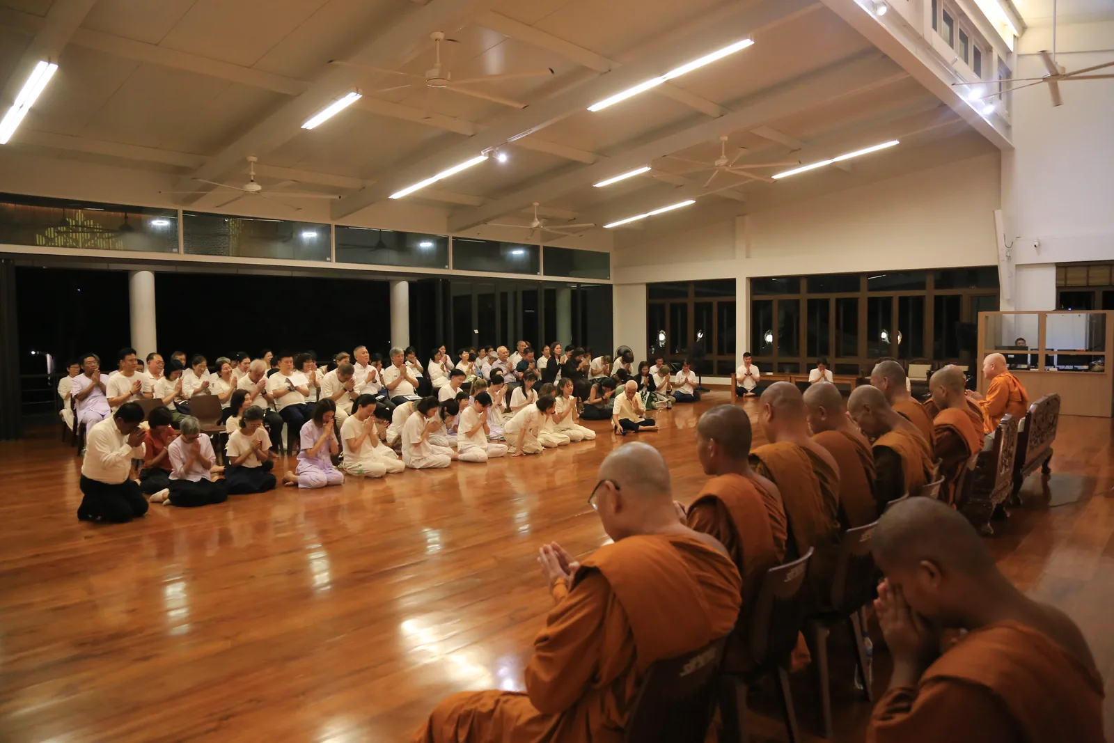 ประมวลภาพบรรยากาศ พิธีสรงน้ำท่านพระอาจารย์ในงานมุทิตาสักการะอายุวัฒนมงคล ๕๖ ปี