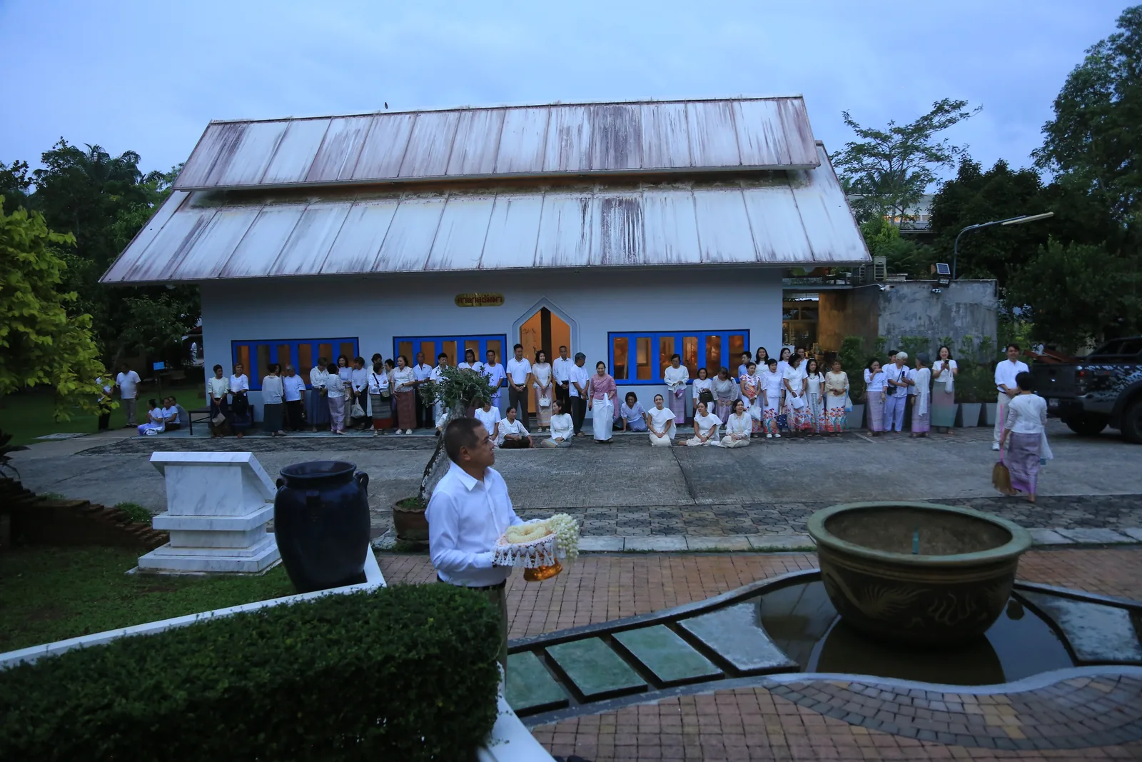 ประมวลภาพบรรยากาศ พิธีสรงน้ำท่านพระอาจารย์ในงานมุทิตาสักการะอายุวัฒนมงคล ๕๖ ปี