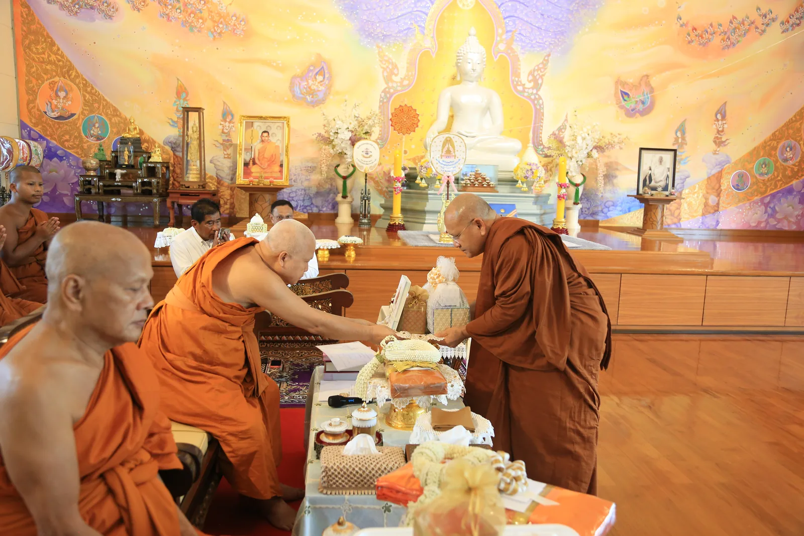 ประมวลภาพบรรยากาศ พิธีสรงน้ำท่านพระอาจารย์ในงานมุทิตาสักการะอายุวัฒนมงคล ๕๖ ปี