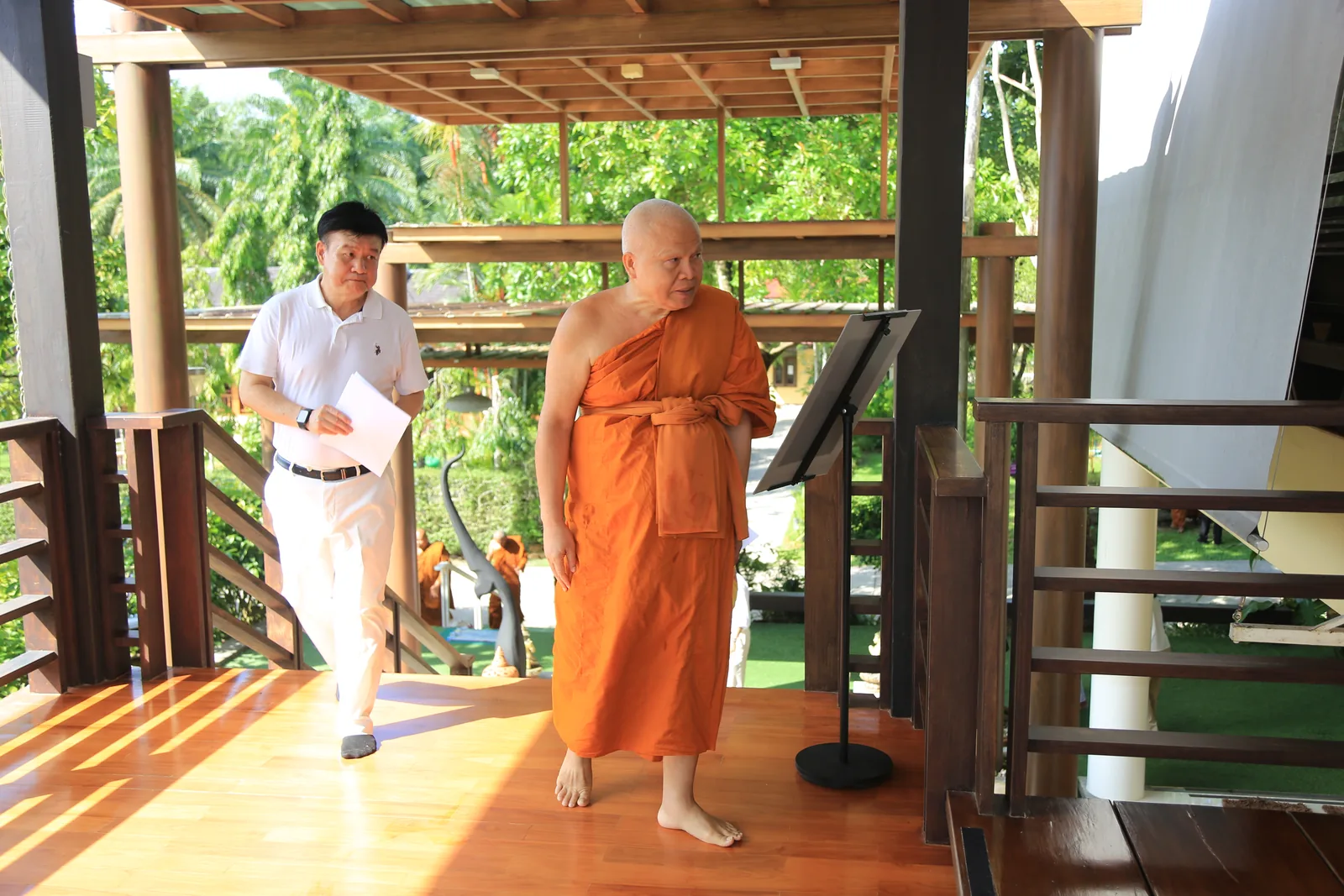ประมวลภาพบรรยากาศ พิธีสรงน้ำท่านพระอาจารย์ในงานมุทิตาสักการะอายุวัฒนมงคล ๕๖ ปี