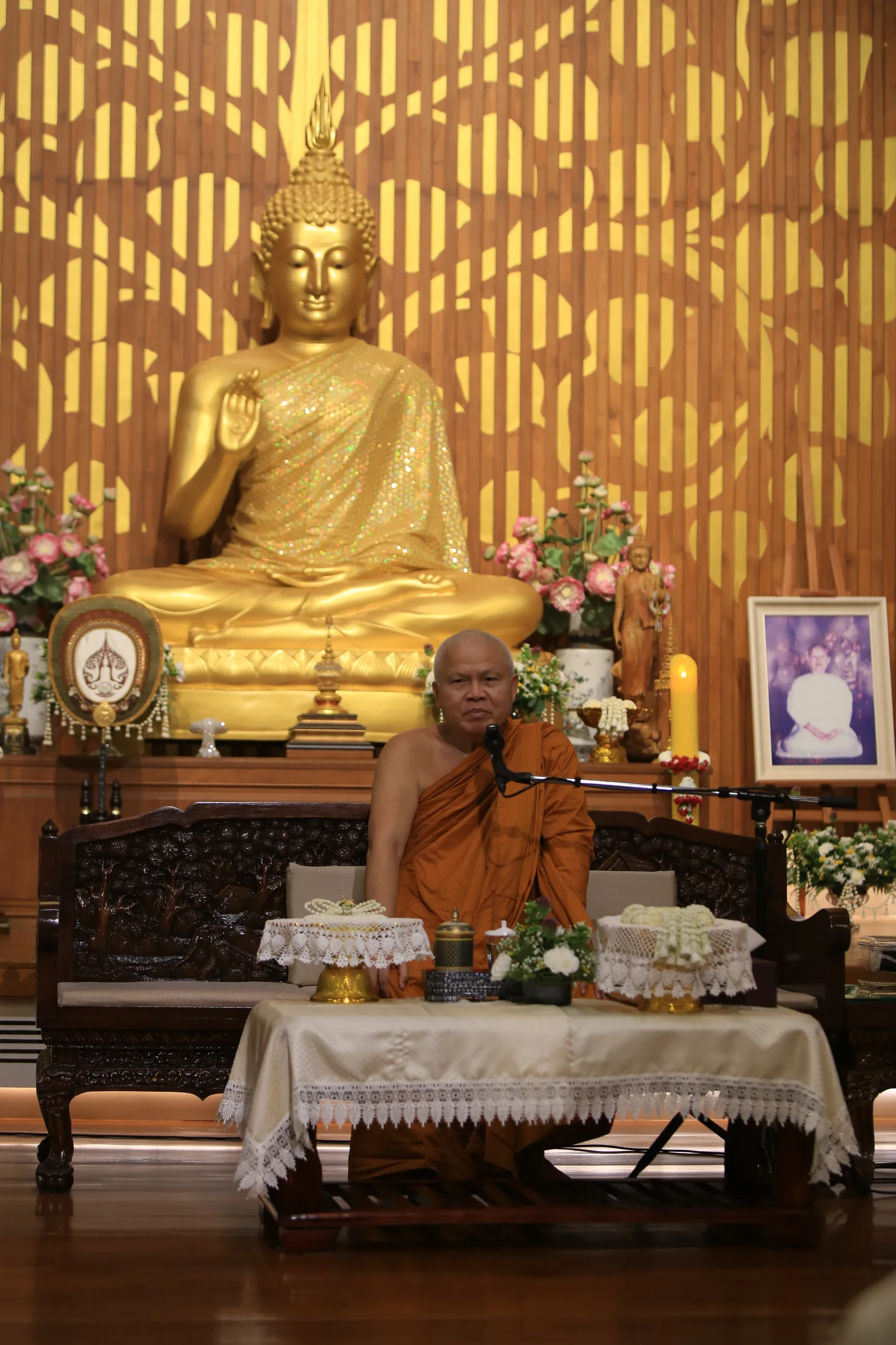 ประมวลภาพบรรยากาศ พิธีสรงน้ำท่านพระอาจารย์ในงานมุทิตาสักการะอายุวัฒนมงคล ๕๖ ปี