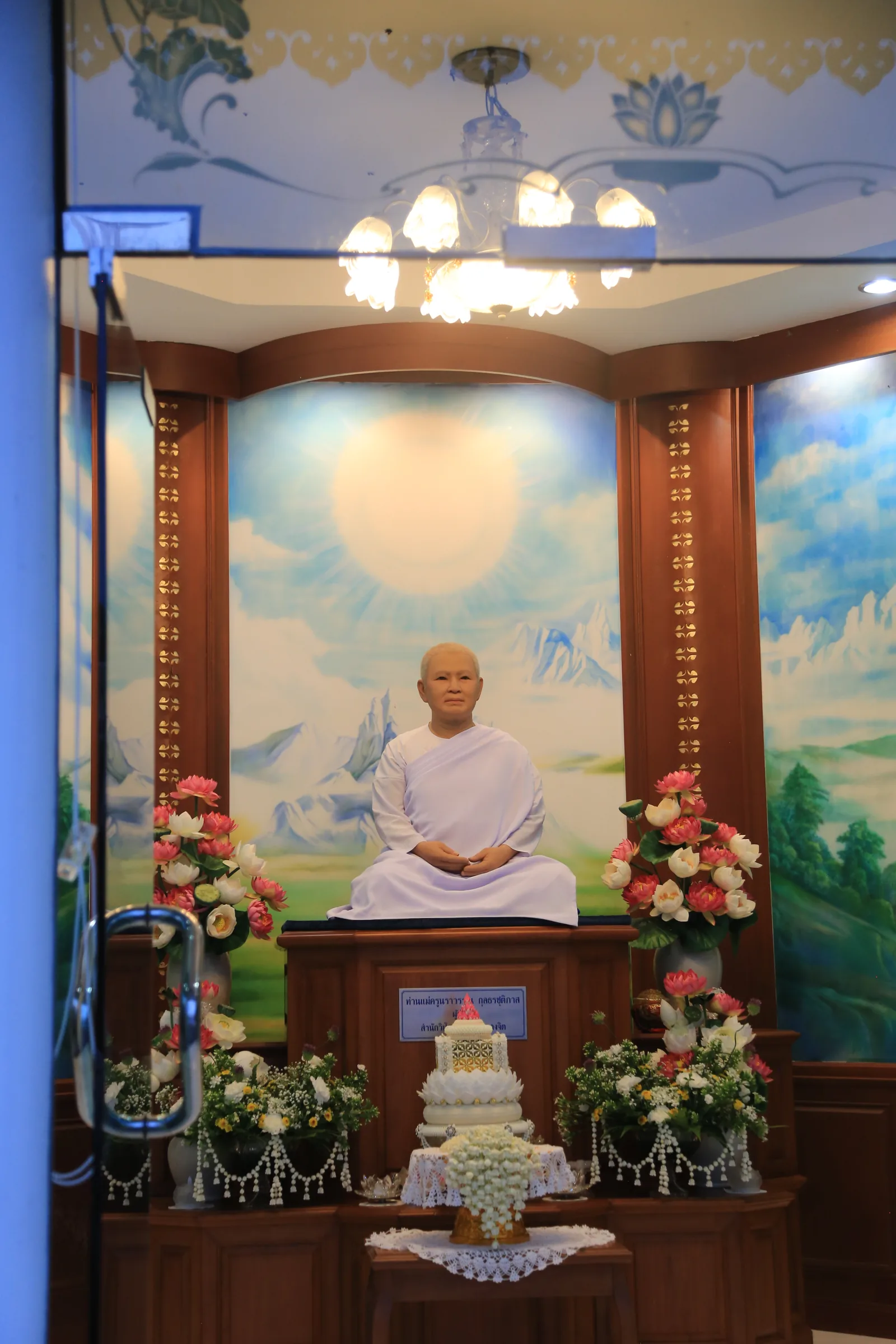 ประมวลภาพบรรยากาศ พิธีสรงน้ำท่านพระอาจารย์ในงานมุทิตาสักการะอายุวัฒนมงคล ๕๖ ปี