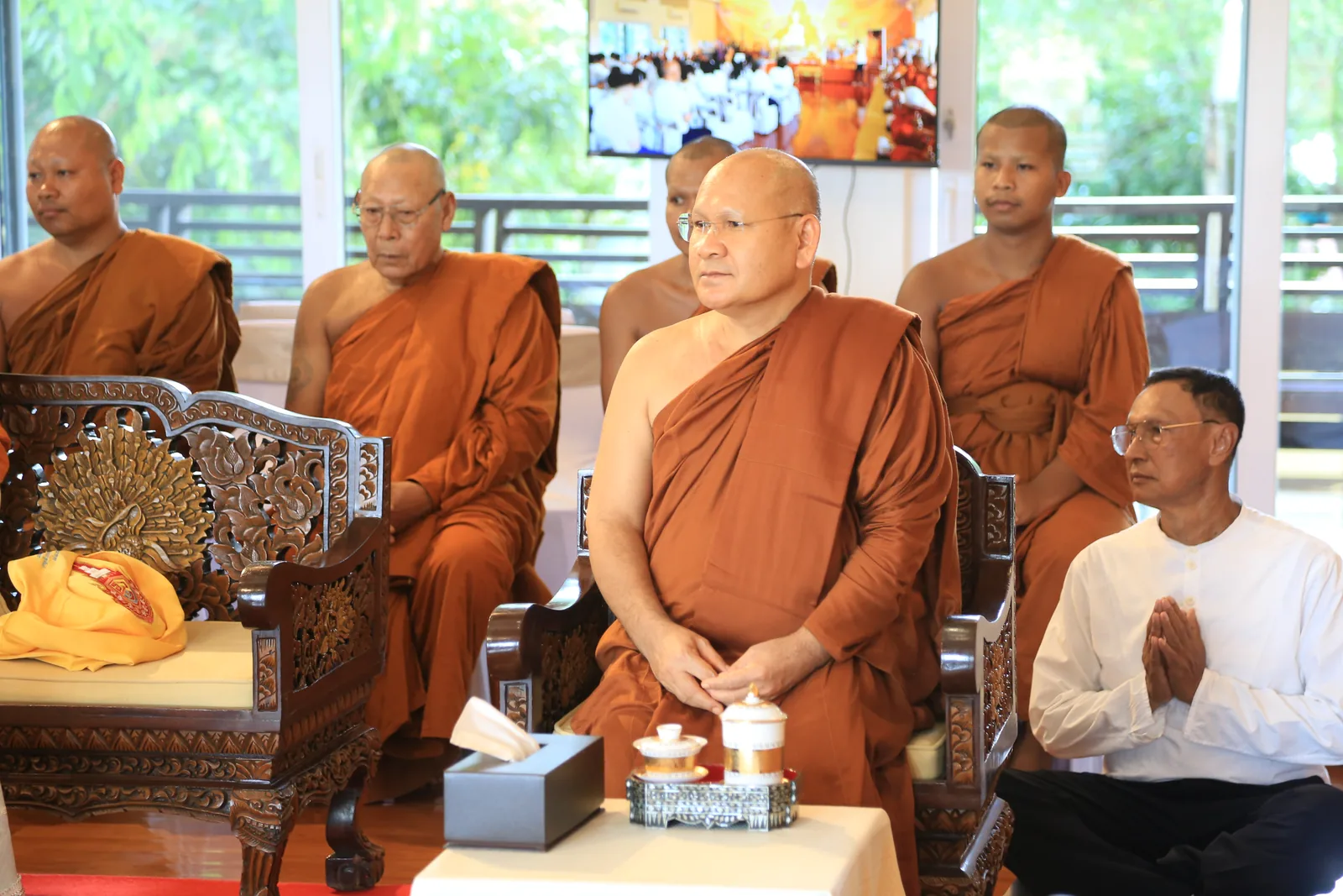 ประมวลภาพบรรยากาศ พิธีสรงน้ำท่านพระอาจารย์ในงานมุทิตาสักการะอายุวัฒนมงคล ๕๖ ปี