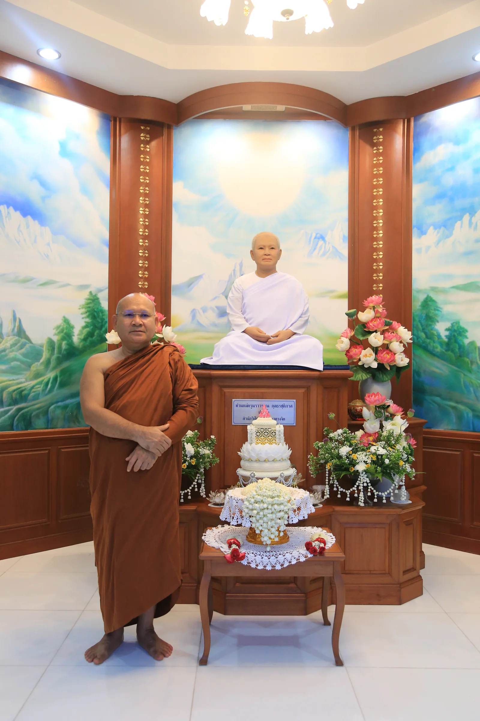 ประมวลภาพบรรยากาศ พิธีสรงน้ำท่านพระอาจารย์ในงานมุทิตาสักการะอายุวัฒนมงคล ๕๖ ปี
