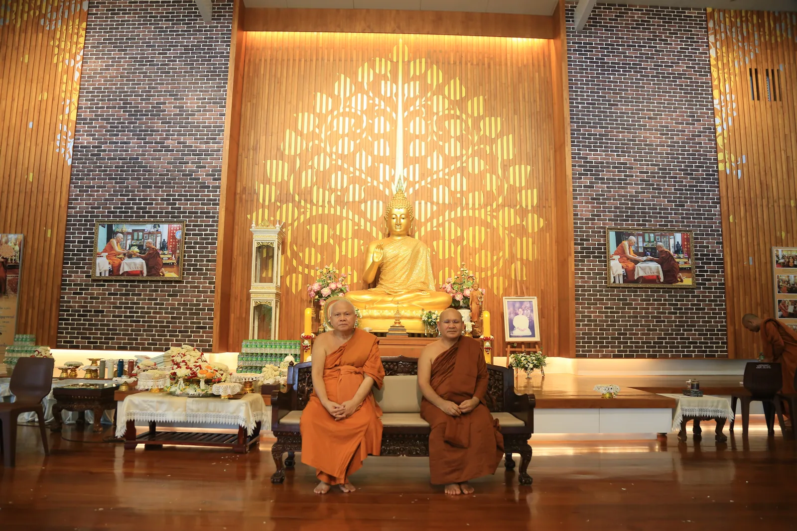 ประมวลภาพบรรยากาศ พิธีสรงน้ำท่านพระอาจารย์ในงานมุทิตาสักการะอายุวัฒนมงคล ๕๖ ปี