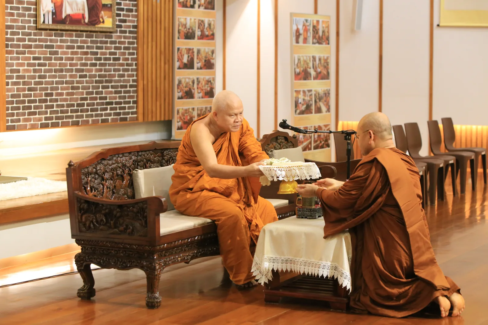 ประมวลภาพบรรยากาศ พิธีสรงน้ำท่านพระอาจารย์ในงานมุทิตาสักการะอายุวัฒนมงคล ๕๖ ปี