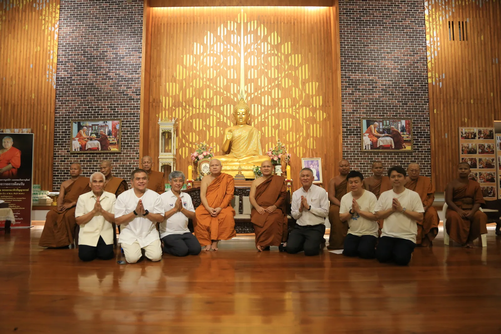 ประมวลภาพบรรยากาศ พิธีสรงน้ำท่านพระอาจารย์ในงานมุทิตาสักการะอายุวัฒนมงคล ๕๖ ปี
