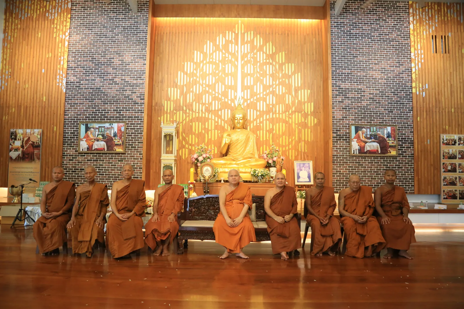 ประมวลภาพบรรยากาศ พิธีสรงน้ำท่านพระอาจารย์ในงานมุทิตาสักการะอายุวัฒนมงคล ๕๖ ปี
