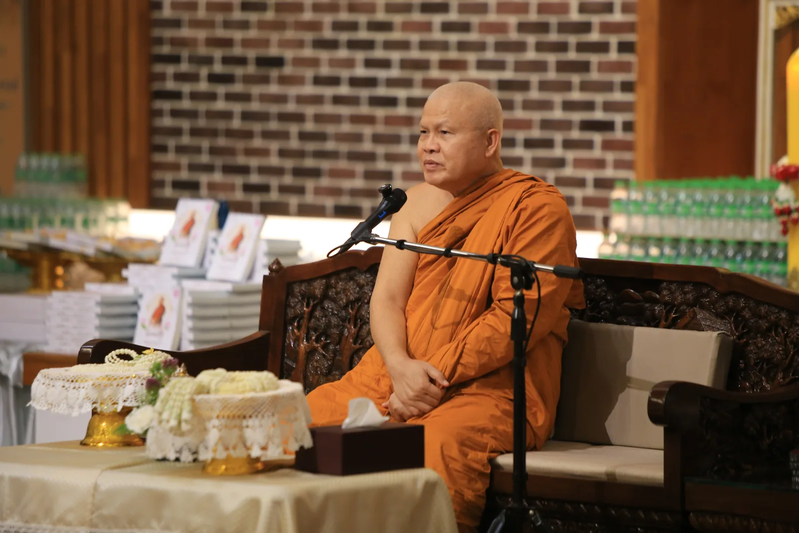 ประมวลภาพบรรยากาศ พิธีสรงน้ำท่านพระอาจารย์ในงานมุทิตาสักการะอายุวัฒนมงคล ๕๖ ปี