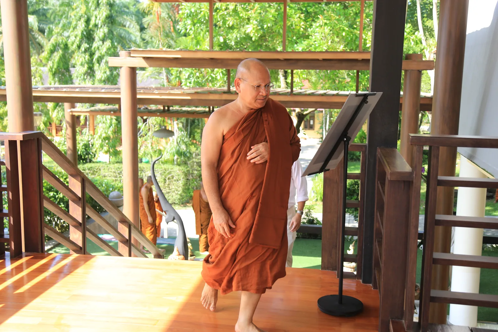 ประมวลภาพบรรยากาศ พิธีสรงน้ำท่านพระอาจารย์ในงานมุทิตาสักการะอายุวัฒนมงคล ๕๖ ปี