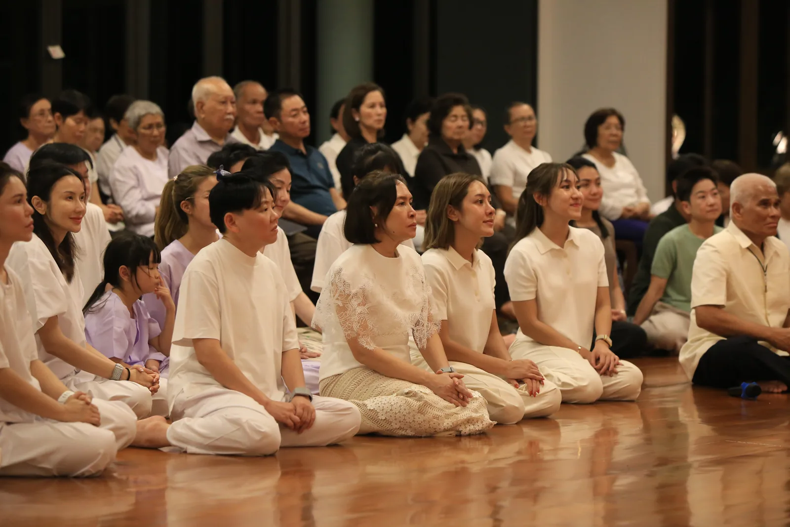 ประมวลภาพบรรยากาศ พิธีสรงน้ำท่านพระอาจารย์ในงานมุทิตาสักการะอายุวัฒนมงคล ๕๖ ปี