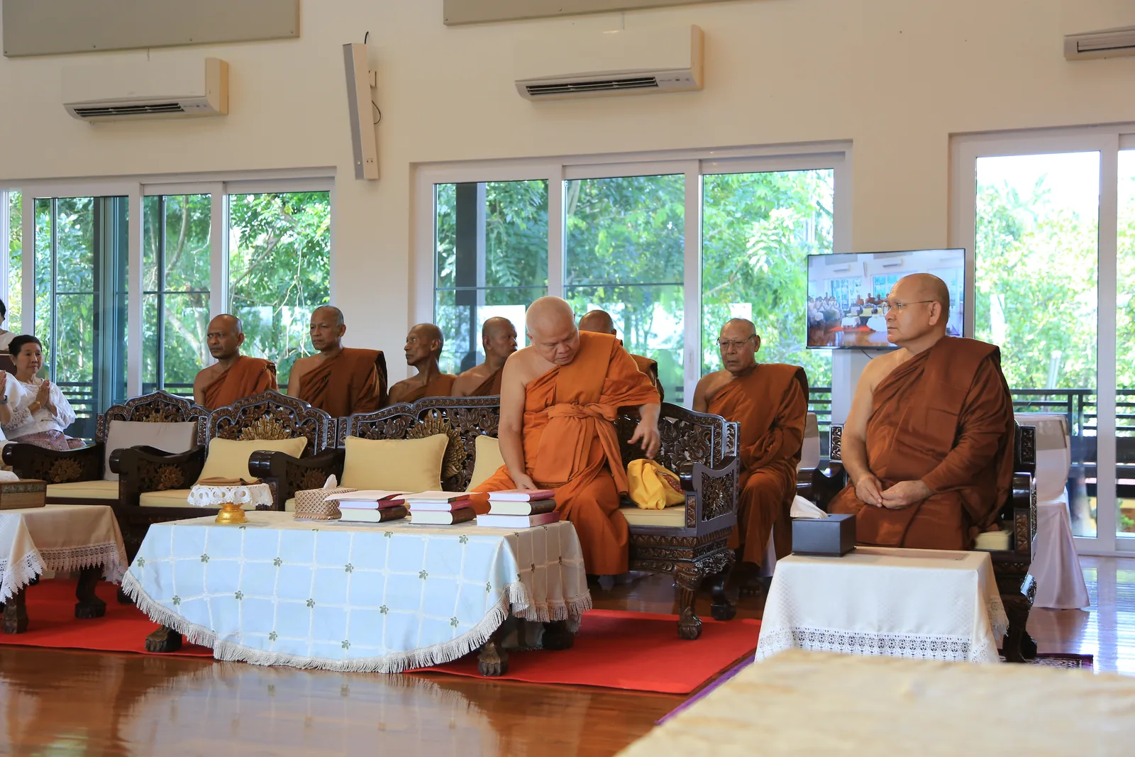 ประมวลภาพบรรยากาศ พิธีสรงน้ำท่านพระอาจารย์ในงานมุทิตาสักการะอายุวัฒนมงคล ๕๖ ปี