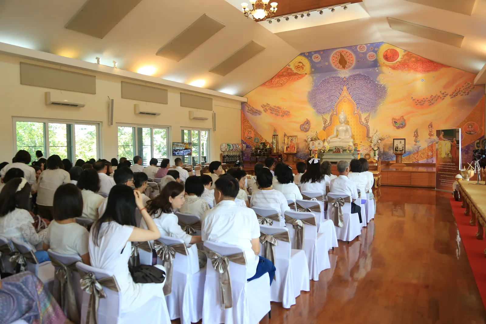 ประมวลภาพบรรยากาศ พิธีสรงน้ำท่านพระอาจารย์ในงานมุทิตาสักการะอายุวัฒนมงคล ๕๖ ปี