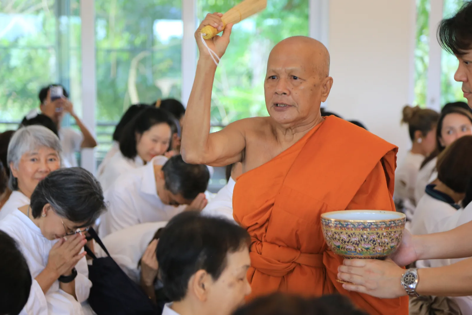 ประมวลภาพบรรยากาศ พิธีสรงน้ำท่านพระอาจารย์ในงานมุทิตาสักการะอายุวัฒนมงคล ๕๖ ปี