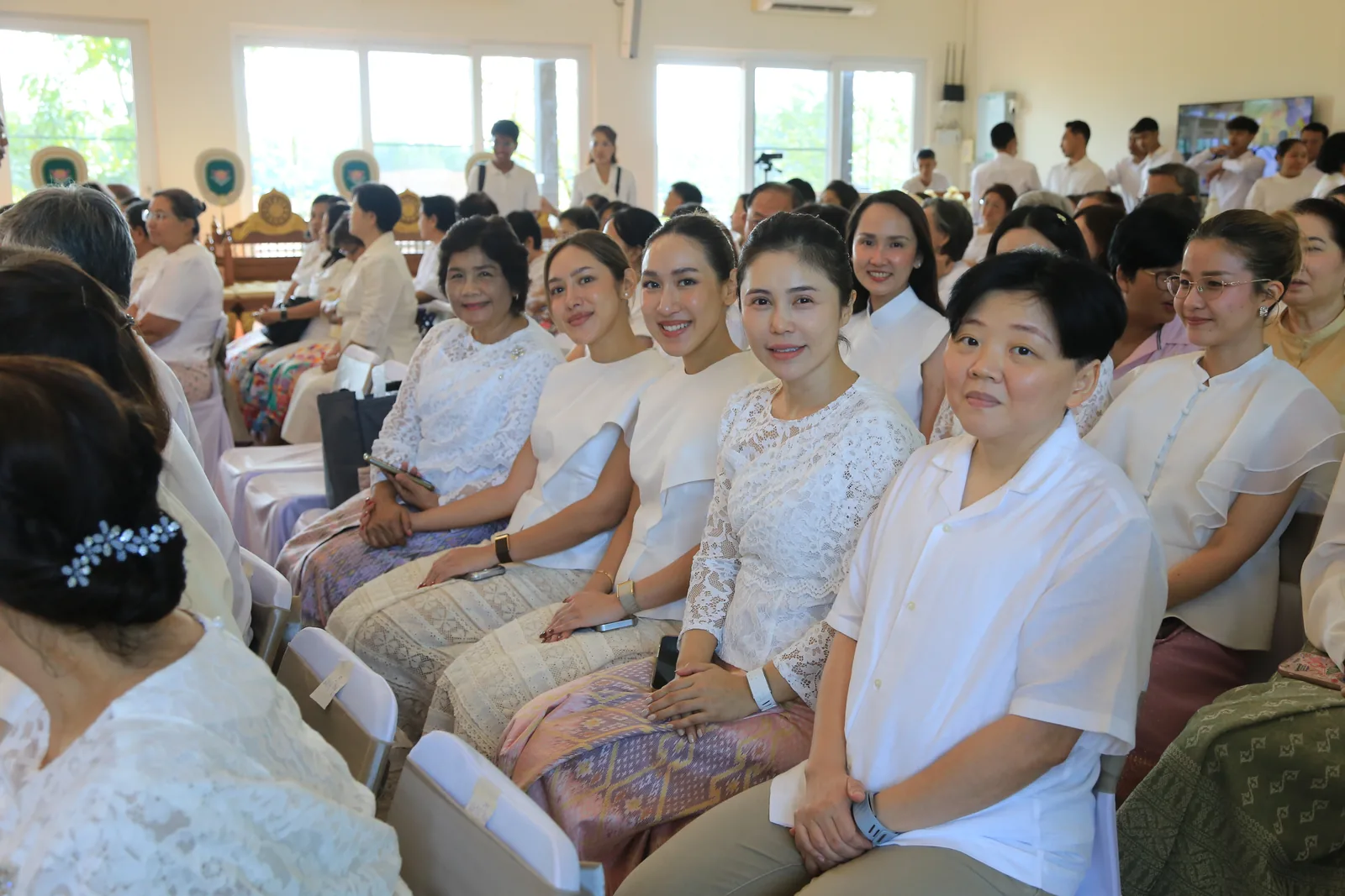ประมวลภาพบรรยากาศ พิธีสรงน้ำท่านพระอาจารย์ในงานมุทิตาสักการะอายุวัฒนมงคล ๕๖ ปี