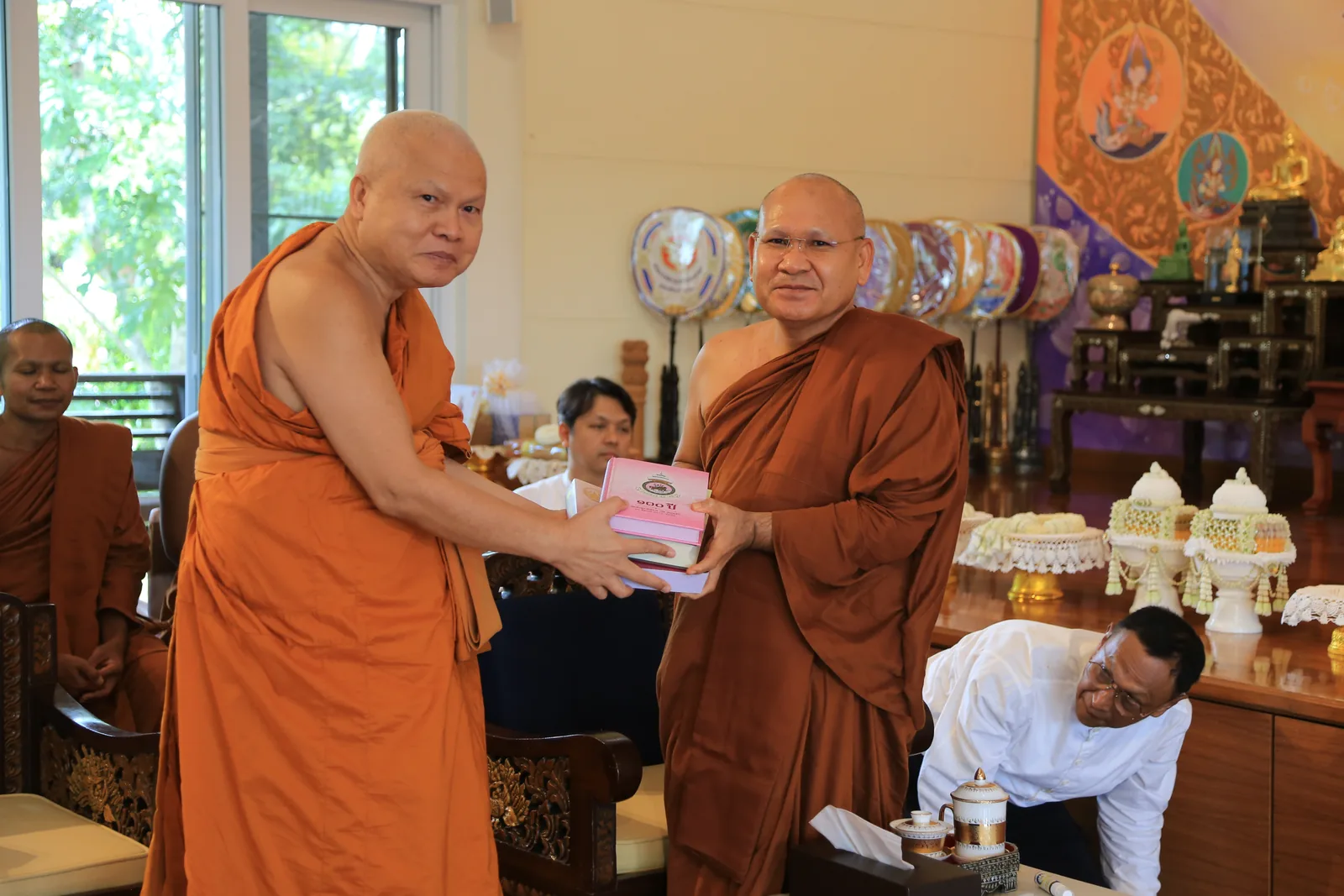 ประมวลภาพบรรยากาศ พิธีสรงน้ำท่านพระอาจารย์ในงานมุทิตาสักการะอายุวัฒนมงคล ๕๖ ปี