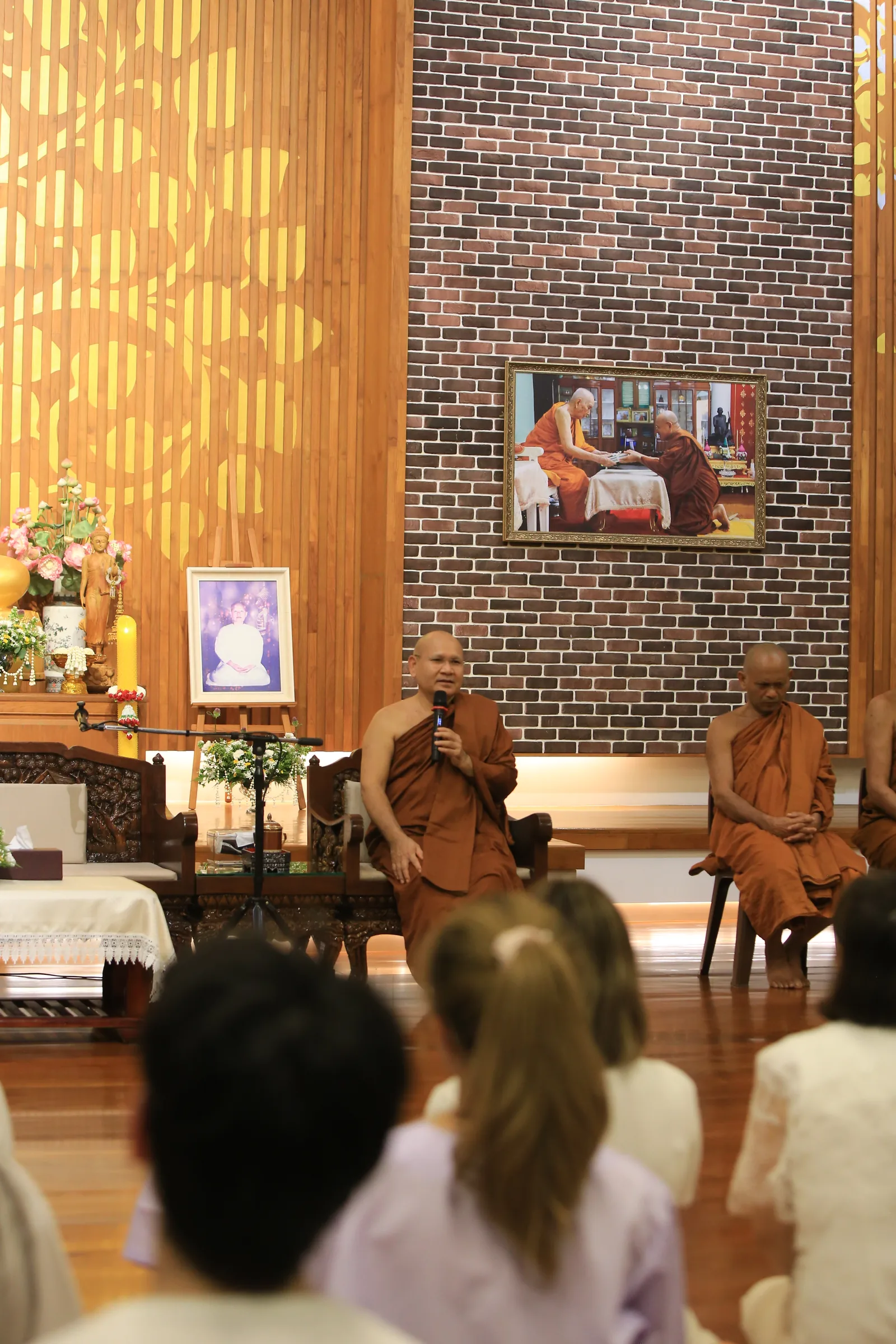 ประมวลภาพบรรยากาศ พิธีสรงน้ำท่านพระอาจารย์ในงานมุทิตาสักการะอายุวัฒนมงคล ๕๖ ปี