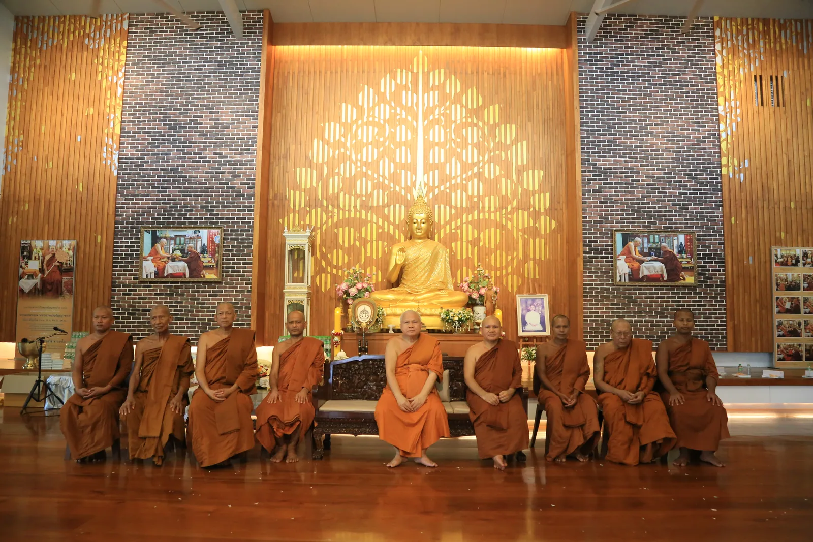 ประมวลภาพบรรยากาศ พิธีสรงน้ำท่านพระอาจารย์ในงานมุทิตาสักการะอายุวัฒนมงคล ๕๖ ปี