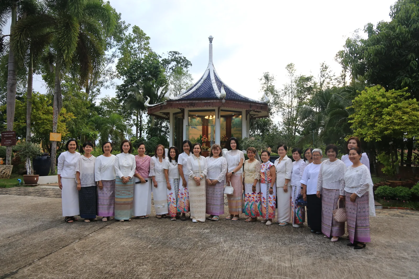 ประมวลภาพบรรยากาศ พิธีสรงน้ำท่านพระอาจารย์ในงานมุทิตาสักการะอายุวัฒนมงคล ๕๖ ปี