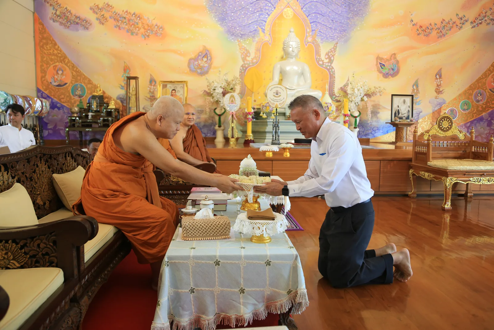 ประมวลภาพบรรยากาศ พิธีสรงน้ำท่านพระอาจารย์ในงานมุทิตาสักการะอายุวัฒนมงคล ๕๖ ปี