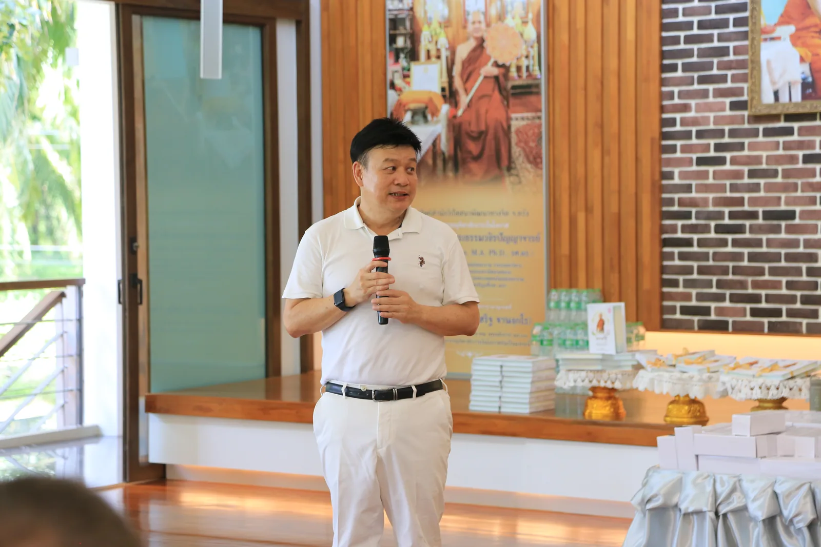 ประมวลภาพบรรยากาศ พิธีสรงน้ำท่านพระอาจารย์ในงานมุทิตาสักการะอายุวัฒนมงคล ๕๖ ปี