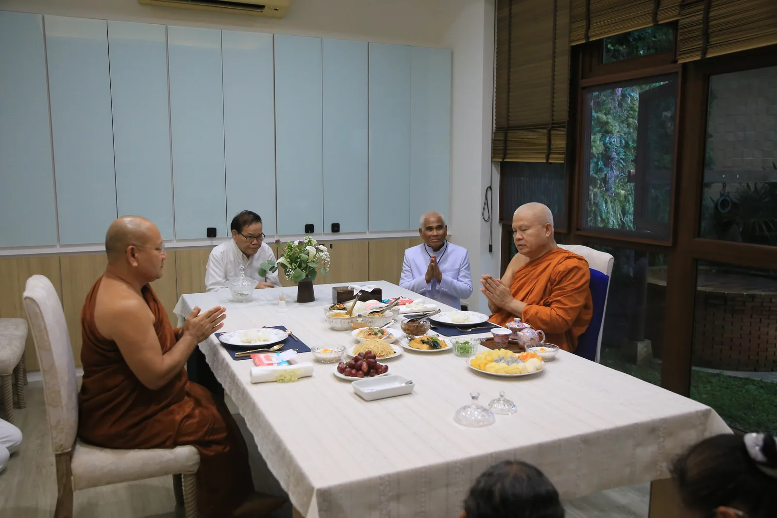 ประมวลภาพบรรยากาศ พิธีสรงน้ำท่านพระอาจารย์ในงานมุทิตาสักการะอายุวัฒนมงคล ๕๖ ปี