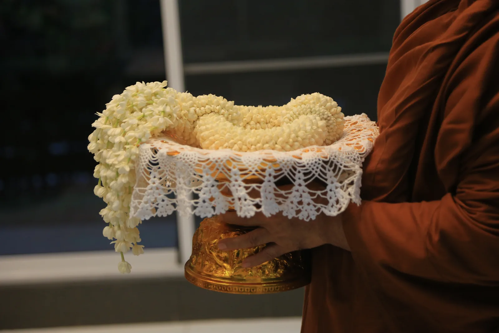 ประมวลภาพบรรยากาศ พิธีสรงน้ำท่านพระอาจารย์ในงานมุทิตาสักการะอายุวัฒนมงคล ๕๖ ปี