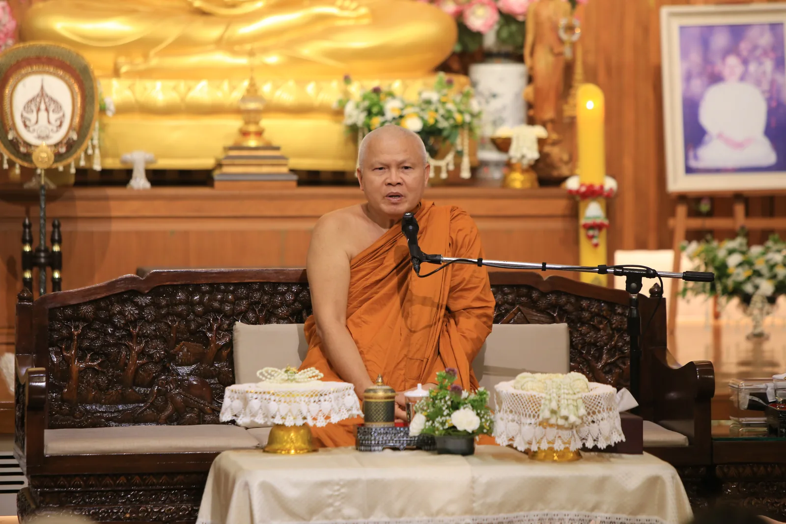 ประมวลภาพบรรยากาศ พิธีสรงน้ำท่านพระอาจารย์ในงานมุทิตาสักการะอายุวัฒนมงคล ๕๖ ปี