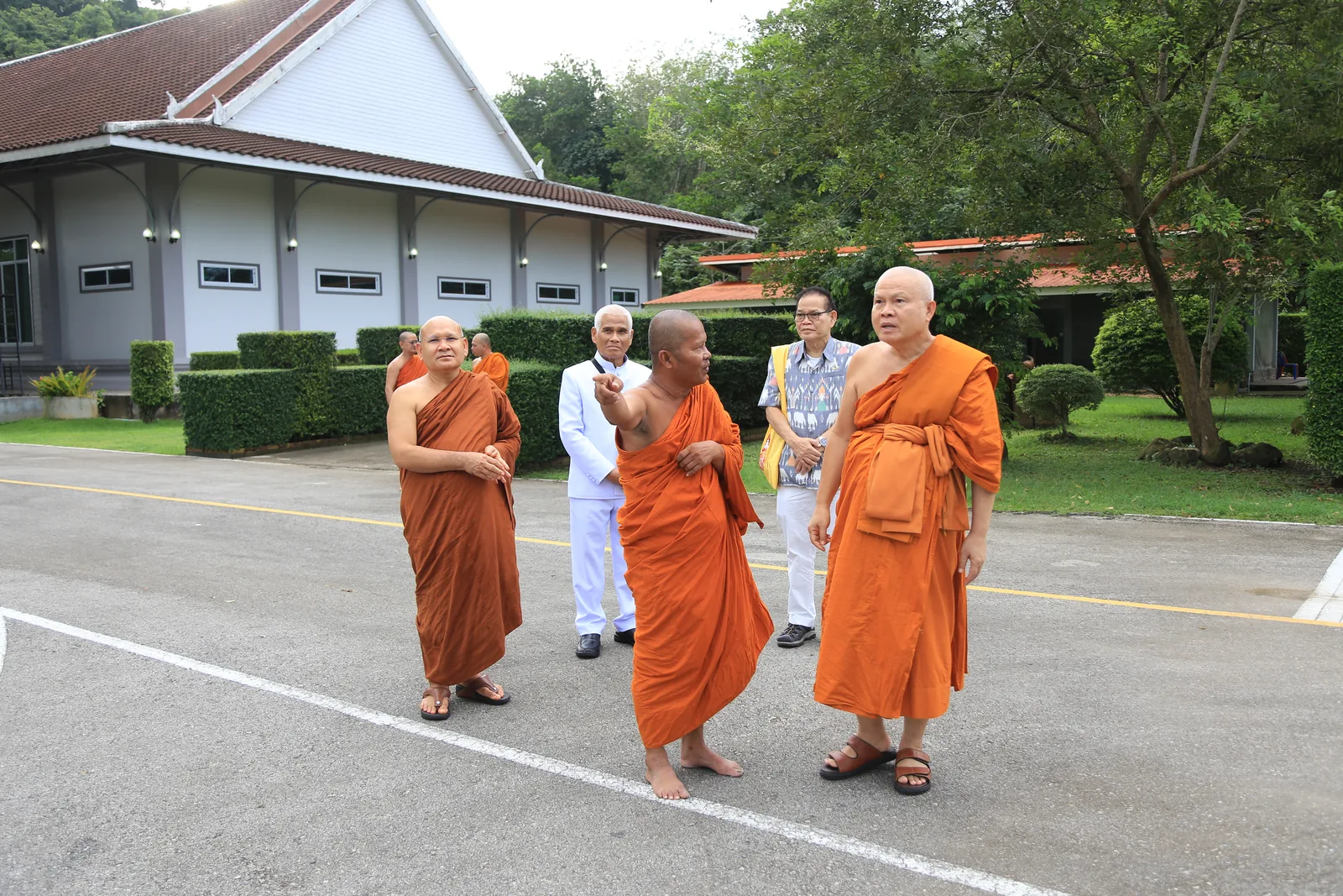 ประมวลภาพบรรยากาศ พิธีสรงน้ำท่านพระอาจารย์ในงานมุทิตาสักการะอายุวัฒนมงคล ๕๖ ปี