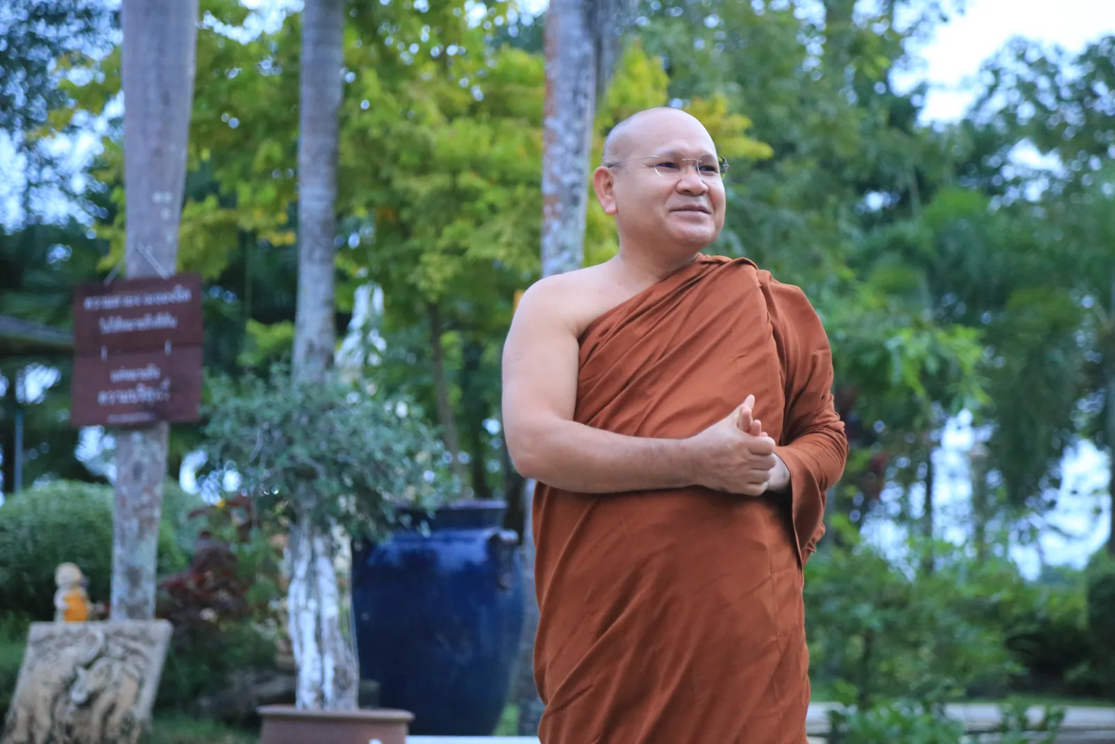 ประมวลภาพบรรยากาศ พิธีสรงน้ำท่านพระอาจารย์ในงานมุทิตาสักการะอายุวัฒนมงคล ๕๖ ปี