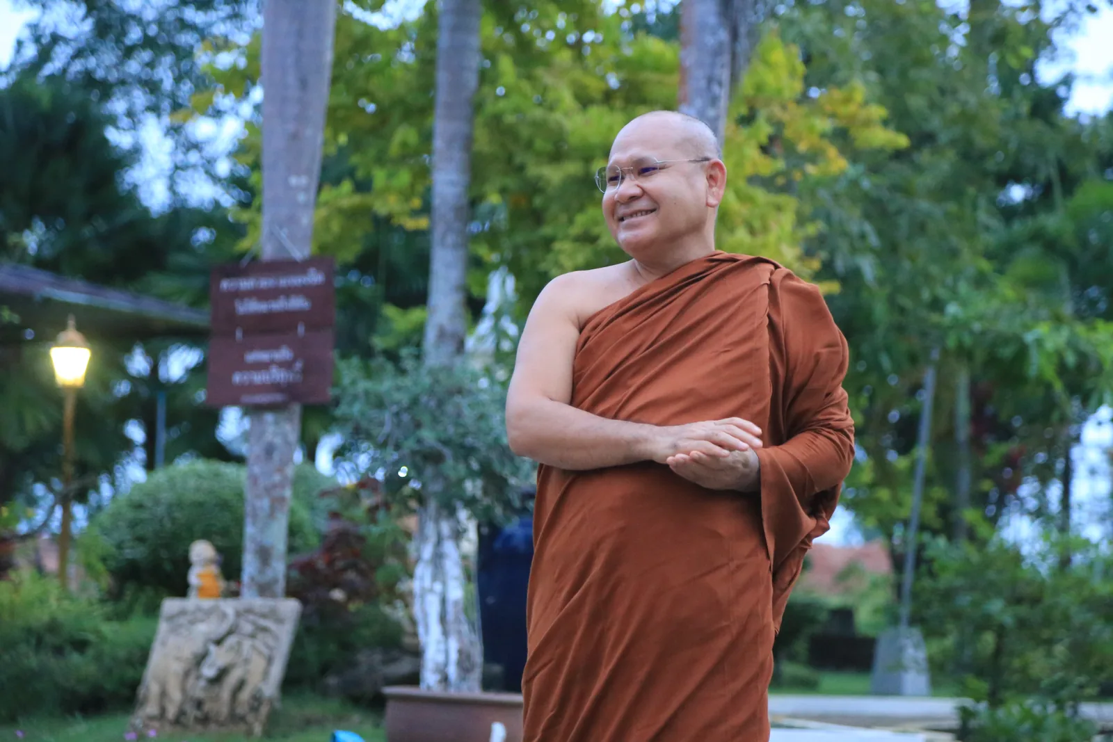 ประมวลภาพบรรยากาศ พิธีสรงน้ำท่านพระอาจารย์ในงานมุทิตาสักการะอายุวัฒนมงคล ๕๖ ปี