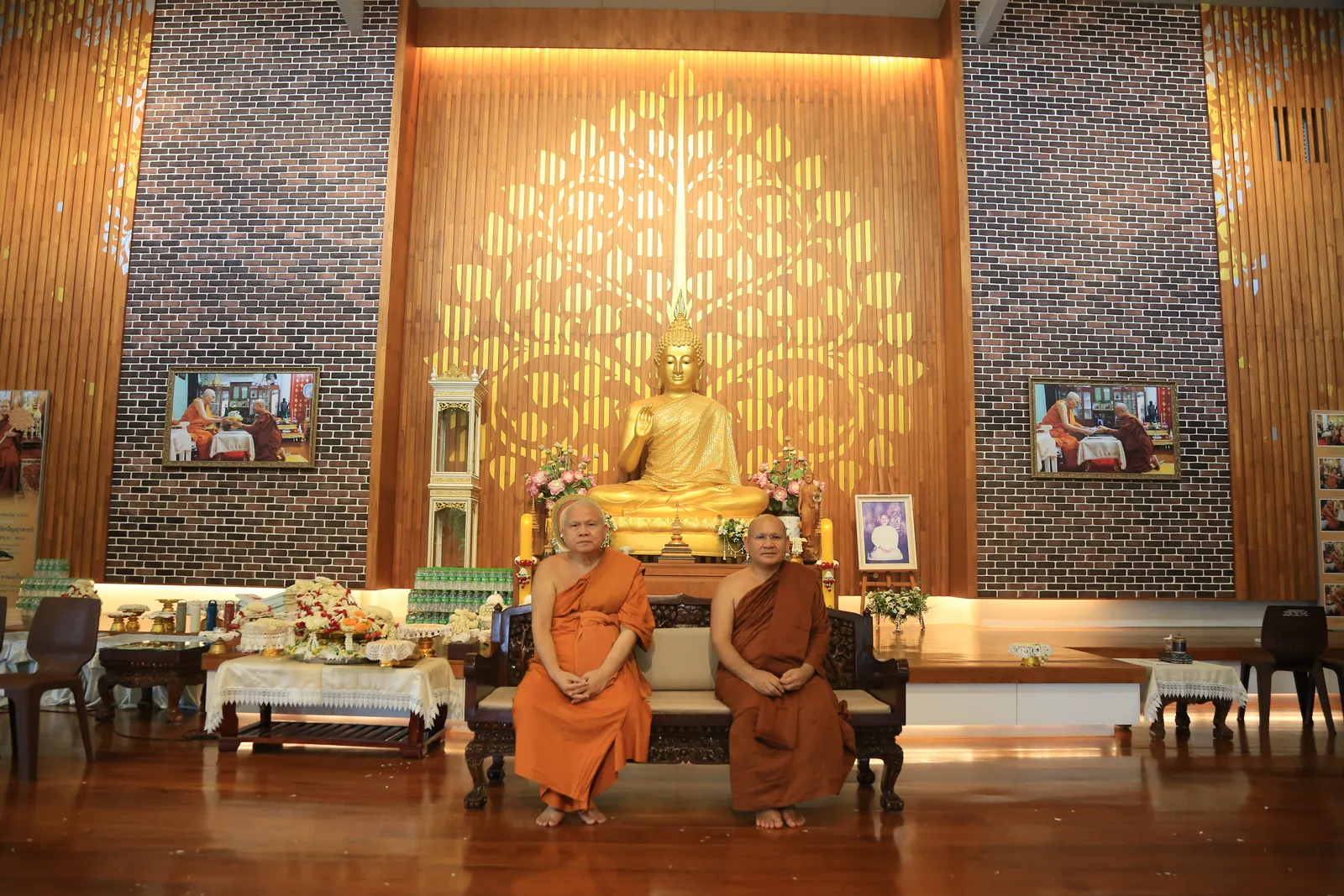 ประมวลภาพบรรยากาศ พิธีสรงน้ำท่านพระอาจารย์ในงานมุทิตาสักการะอายุวัฒนมงคล ๕๖ ปี