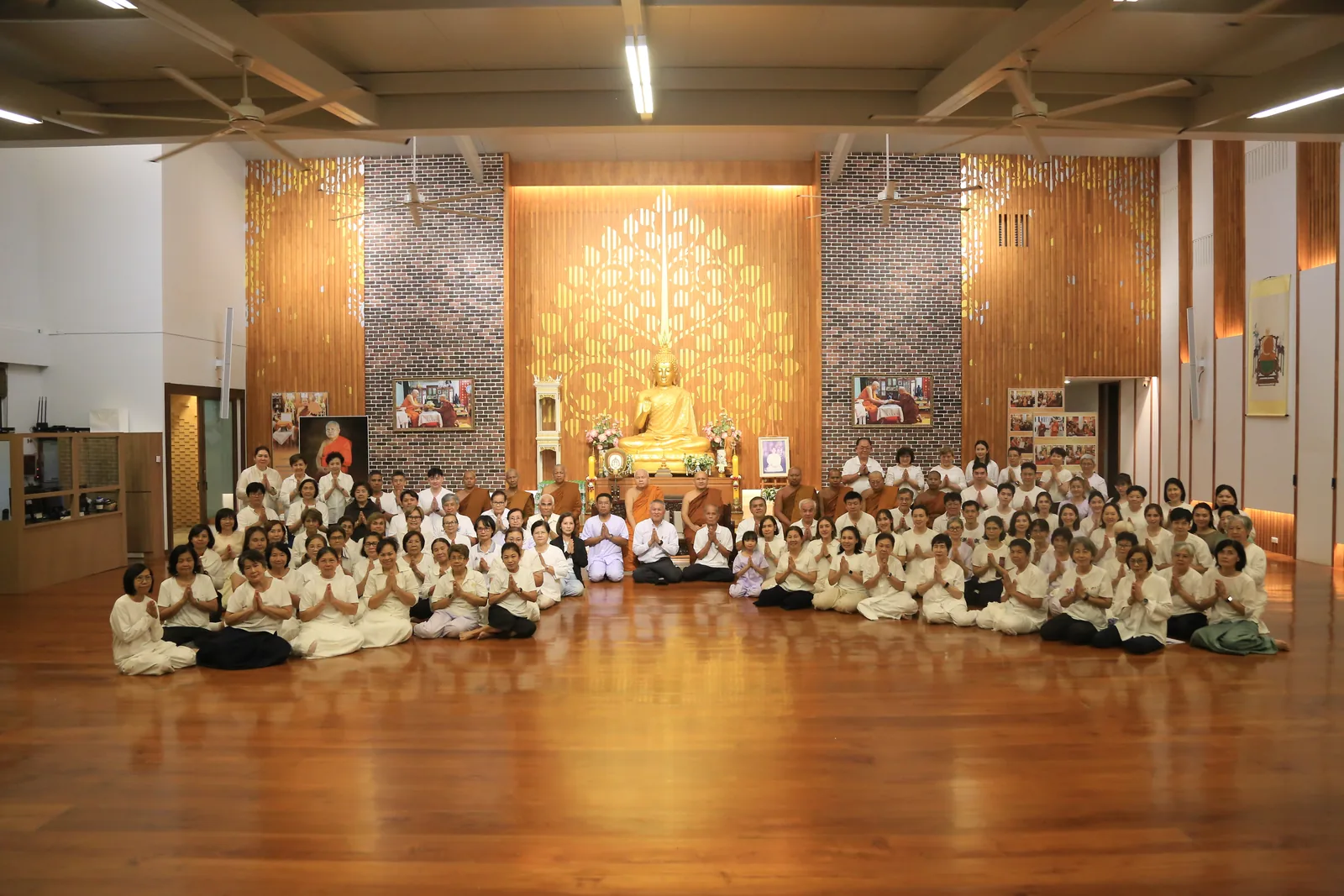 ประมวลภาพบรรยากาศ พิธีสรงน้ำท่านพระอาจารย์ในงานมุทิตาสักการะอายุวัฒนมงคล ๕๖ ปี