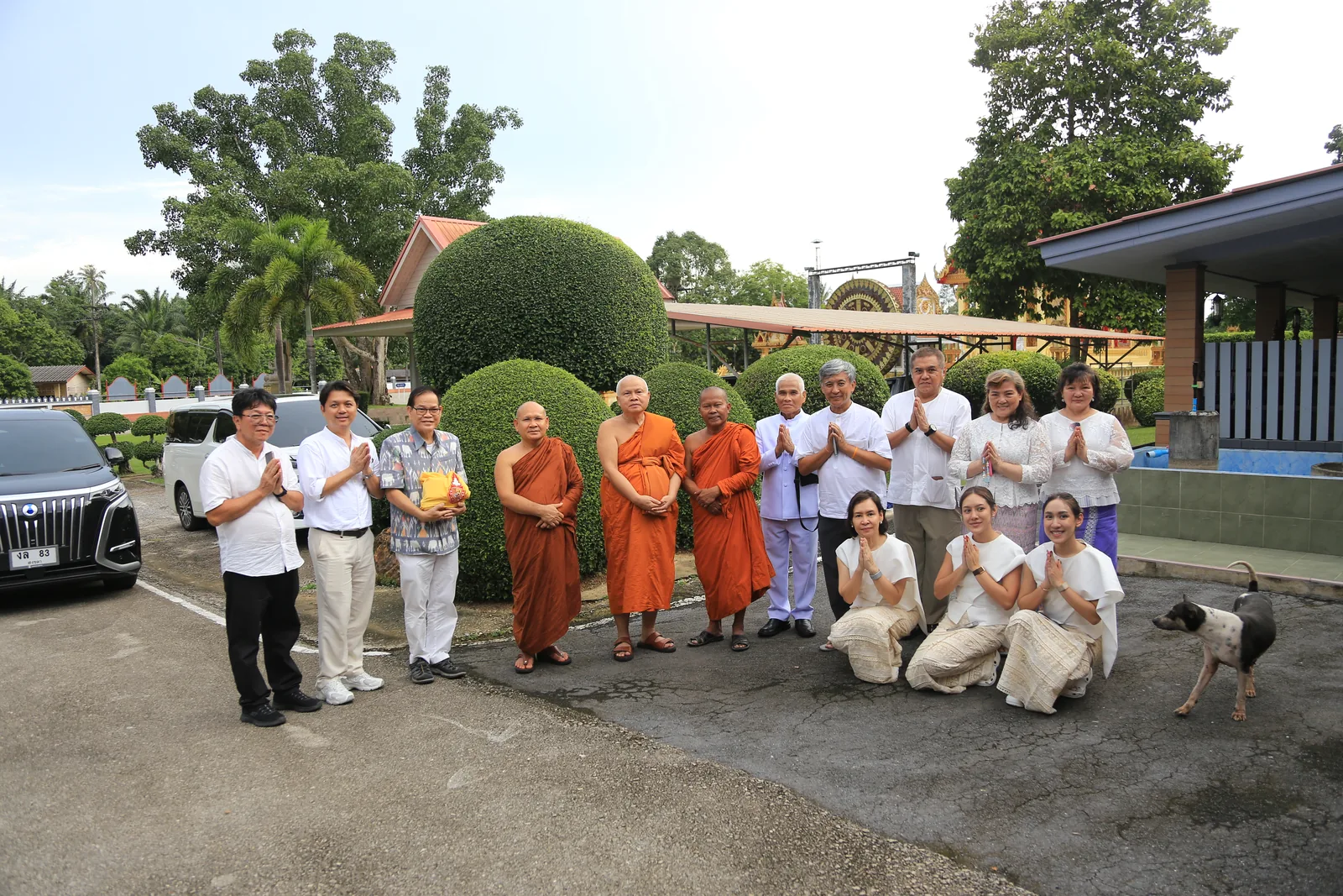 ประมวลภาพบรรยากาศ พิธีสรงน้ำท่านพระอาจารย์ในงานมุทิตาสักการะอายุวัฒนมงคล ๕๖ ปี