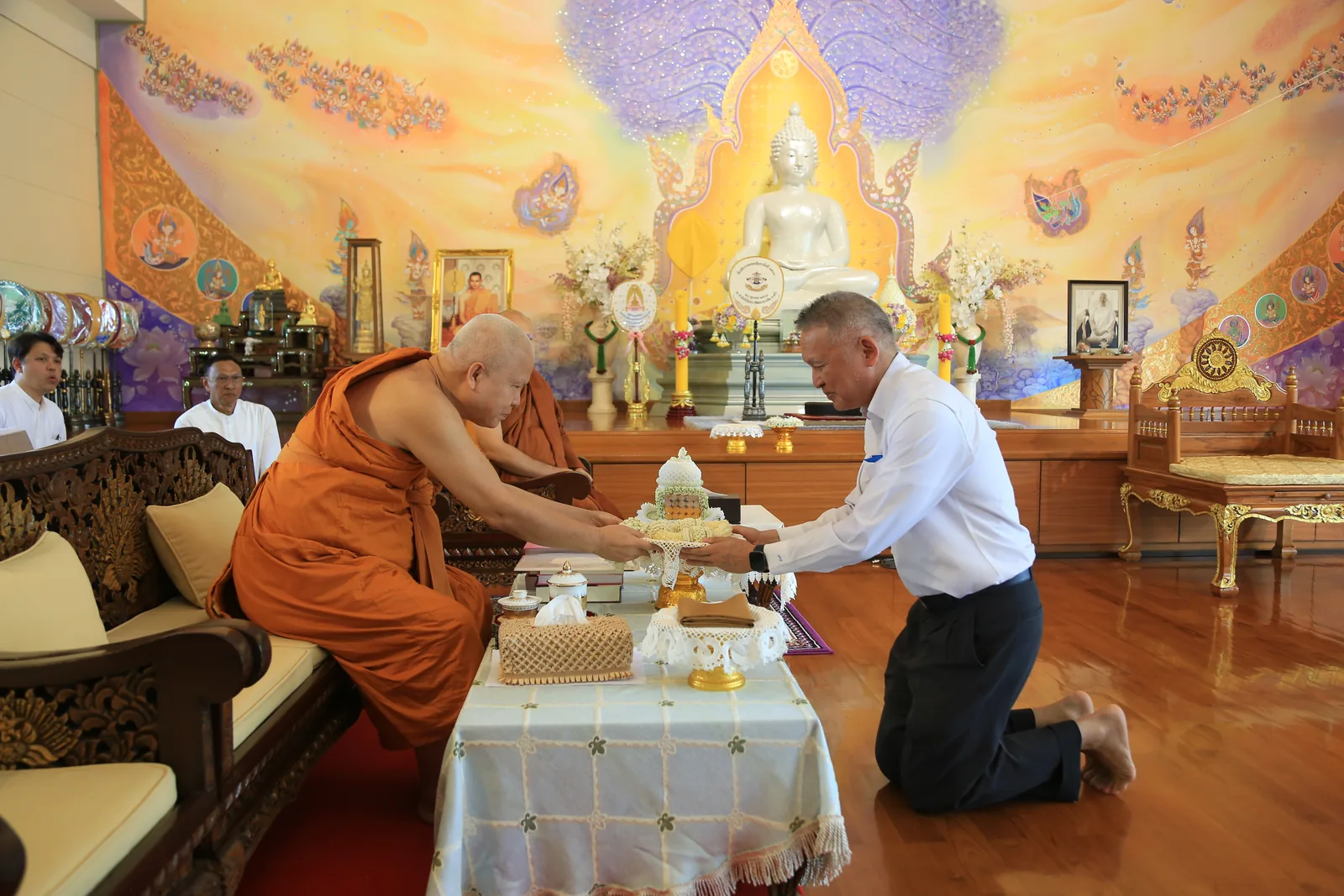 ประมวลภาพบรรยากาศ พิธีสรงน้ำท่านพระอาจารย์ในงานมุทิตาสักการะอายุวัฒนมงคล ๕๖ ปี