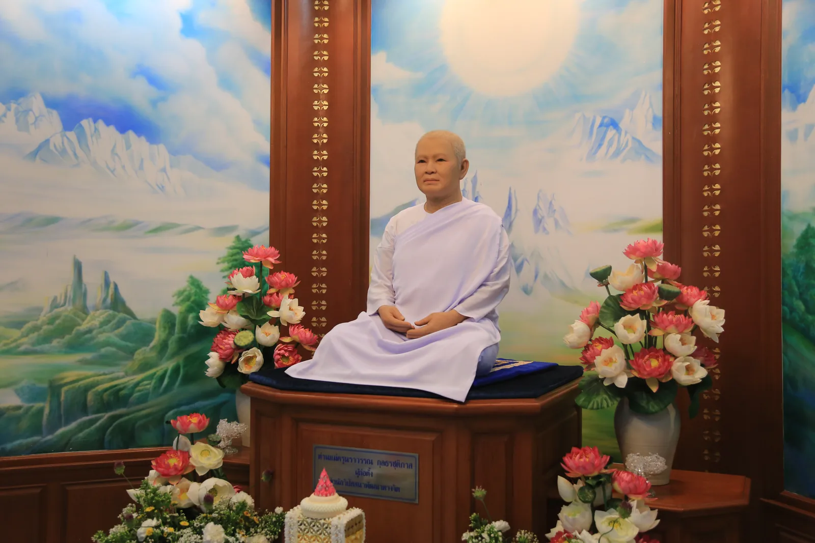 ประมวลภาพบรรยากาศ พิธีสรงน้ำท่านพระอาจารย์ในงานมุทิตาสักการะอายุวัฒนมงคล ๕๖ ปี