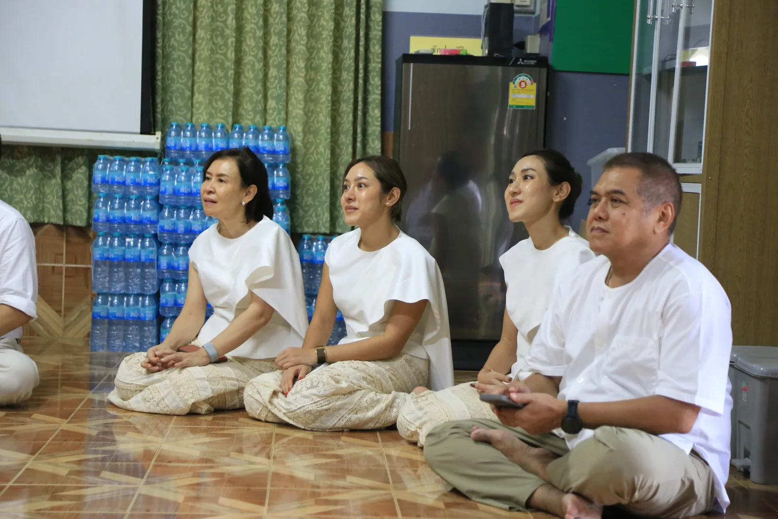 ประมวลภาพบรรยากาศ พิธีสรงน้ำท่านพระอาจารย์ในงานมุทิตาสักการะอายุวัฒนมงคล ๕๖ ปี