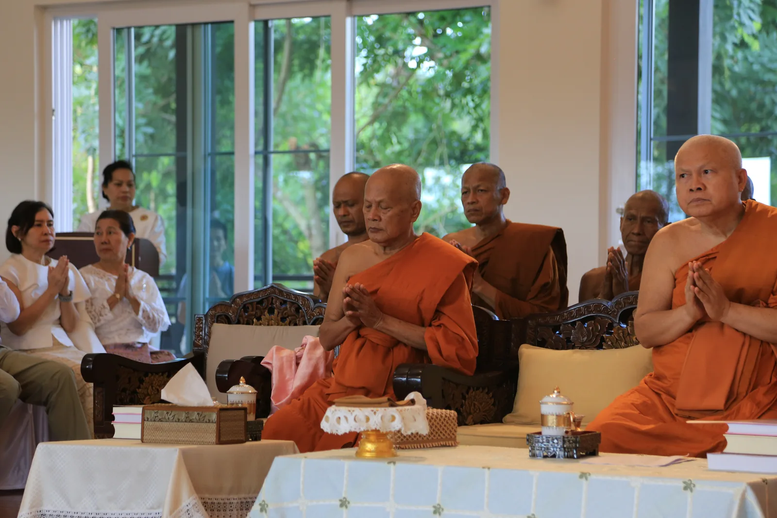 ประมวลภาพบรรยากาศ พิธีสรงน้ำท่านพระอาจารย์ในงานมุทิตาสักการะอายุวัฒนมงคล ๕๖ ปี