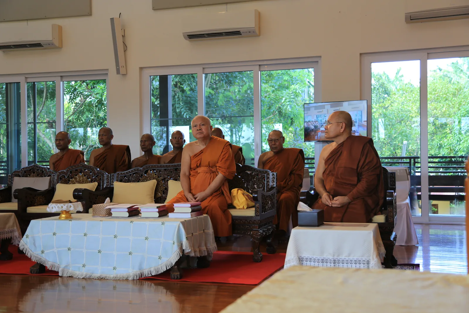 ประมวลภาพบรรยากาศ พิธีสรงน้ำท่านพระอาจารย์ในงานมุทิตาสักการะอายุวัฒนมงคล ๕๖ ปี