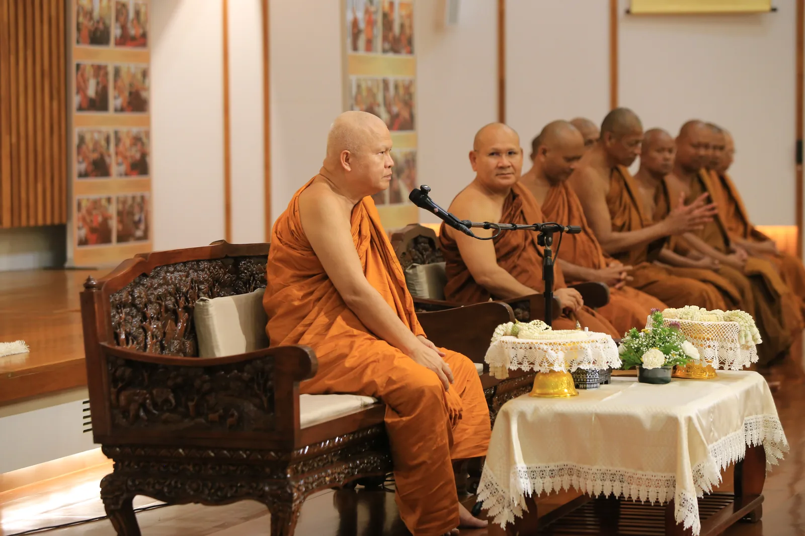 ประมวลภาพบรรยากาศ พิธีสรงน้ำท่านพระอาจารย์ในงานมุทิตาสักการะอายุวัฒนมงคล ๕๖ ปี