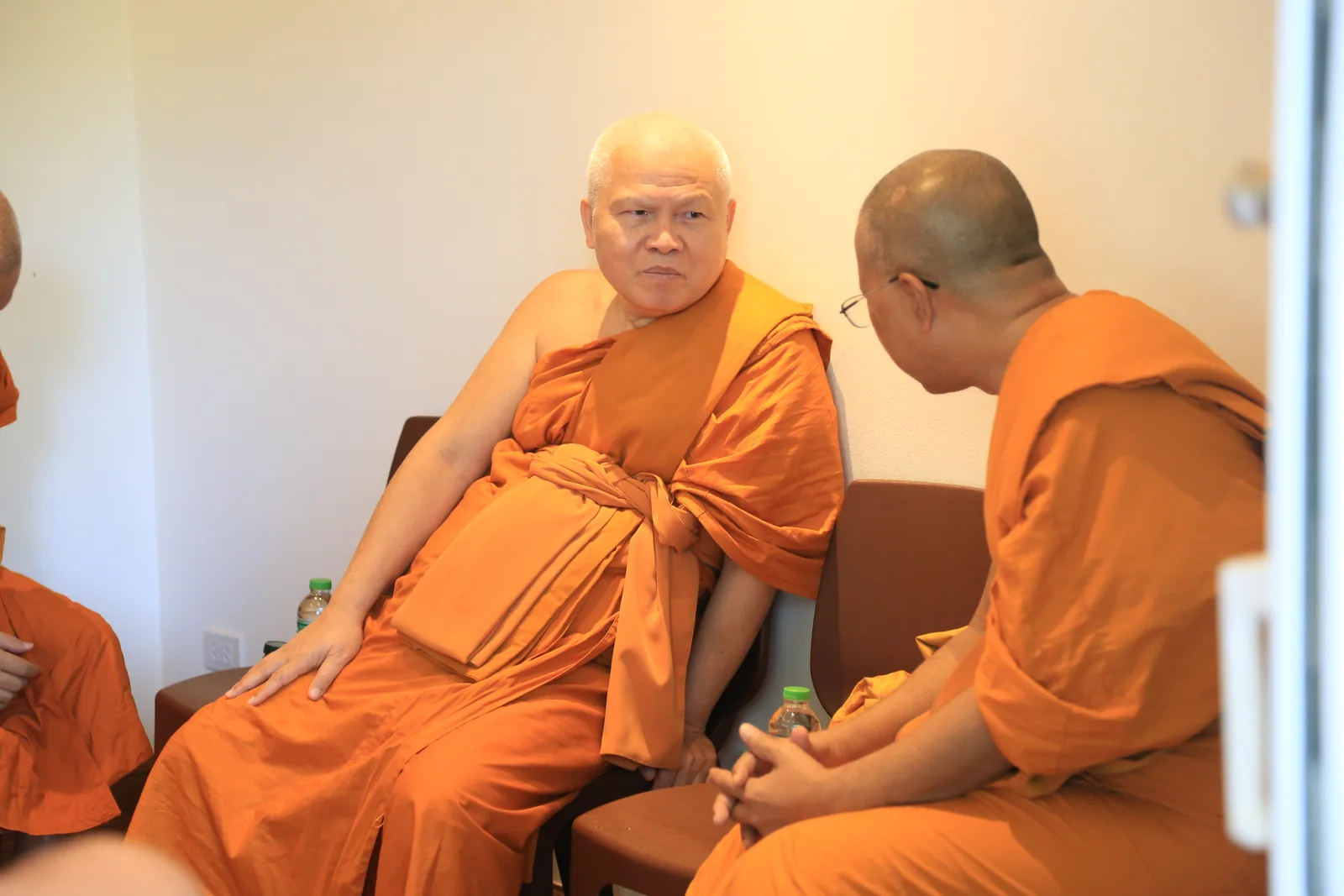 ประมวลภาพบรรยากาศ พิธีสรงน้ำท่านพระอาจารย์ในงานมุทิตาสักการะอายุวัฒนมงคล ๕๖ ปี