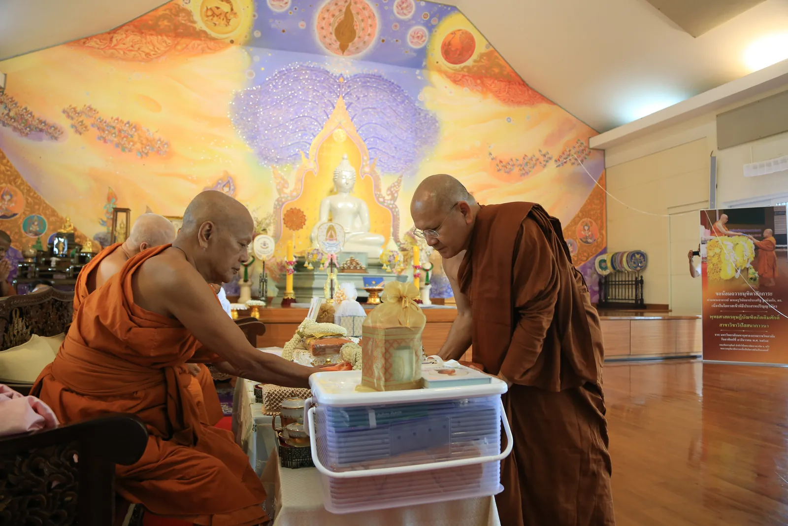 ประมวลภาพบรรยากาศ พิธีสรงน้ำท่านพระอาจารย์ในงานมุทิตาสักการะอายุวัฒนมงคล ๕๖ ปี