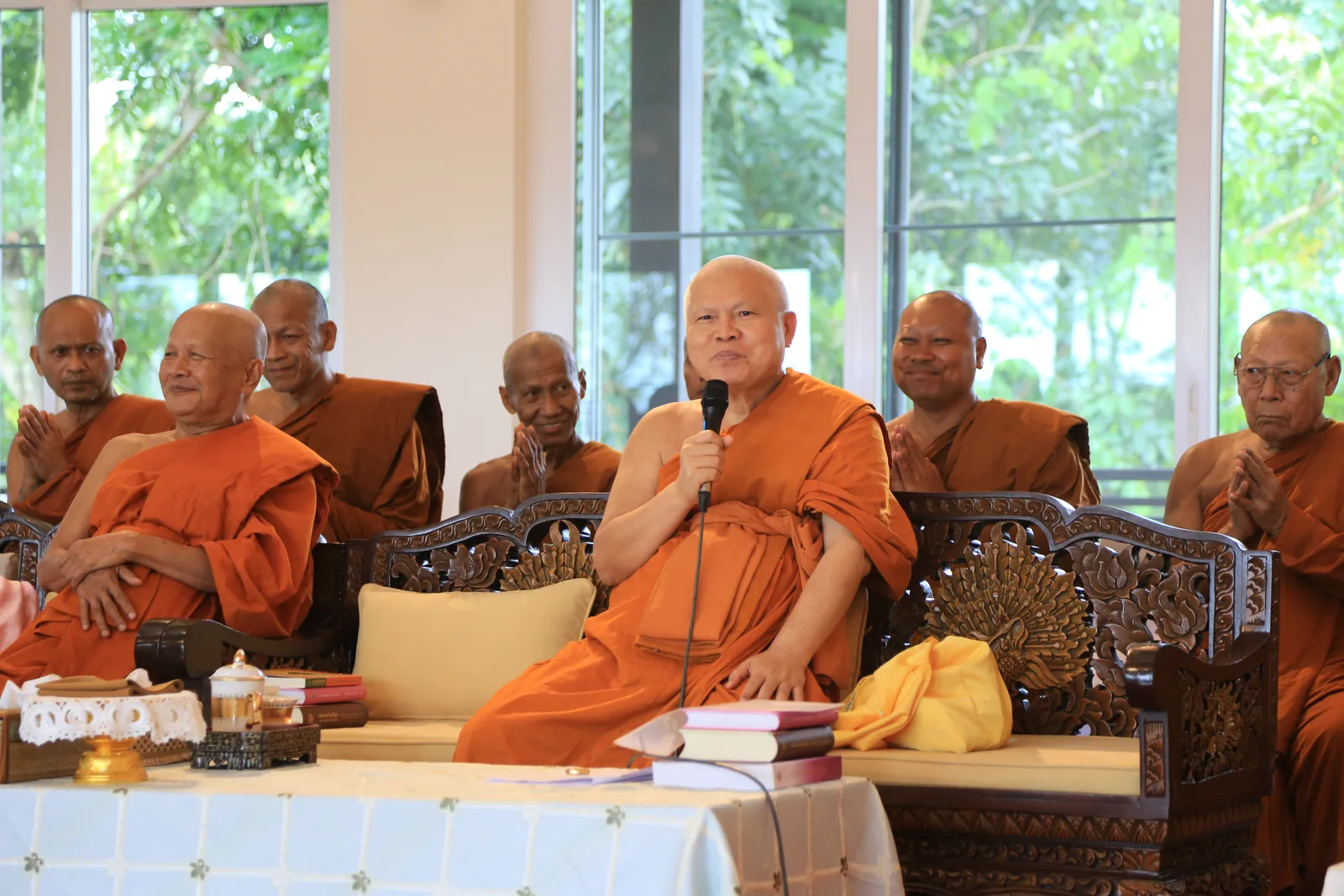 ประมวลภาพบรรยากาศ พิธีสรงน้ำท่านพระอาจารย์ในงานมุทิตาสักการะอายุวัฒนมงคล ๕๖ ปี