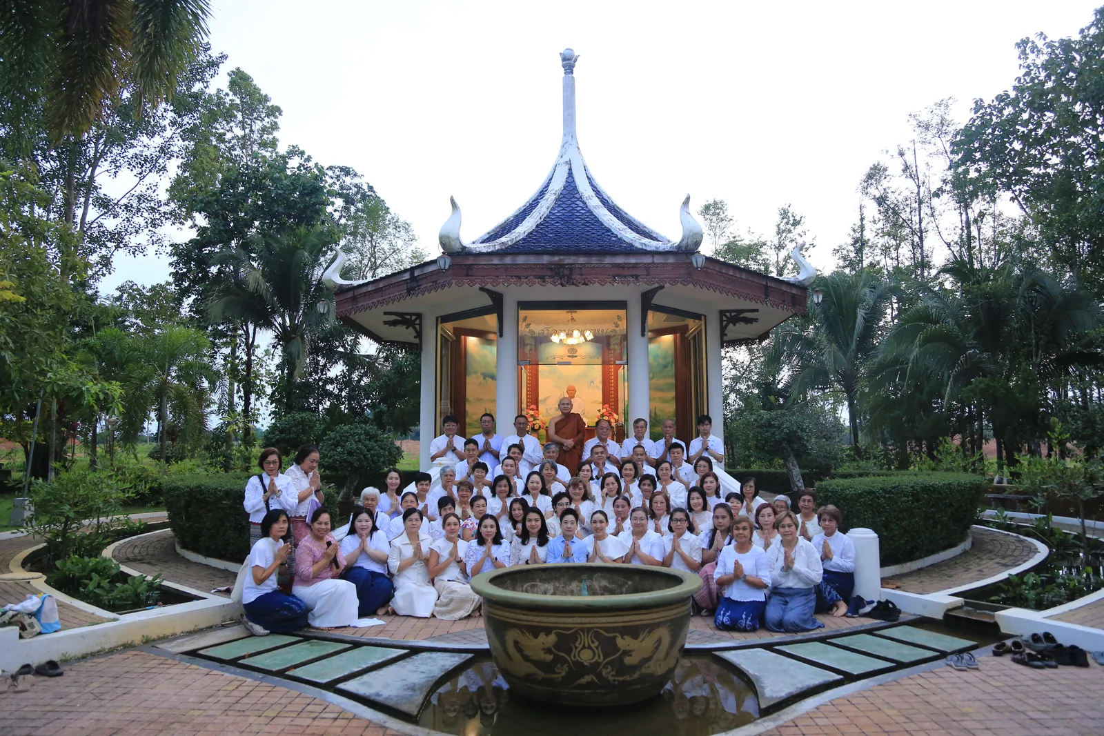 ประมวลภาพบรรยากาศ พิธีสรงน้ำท่านพระอาจารย์ในงานมุทิตาสักการะอายุวัฒนมงคล ๕๖ ปี