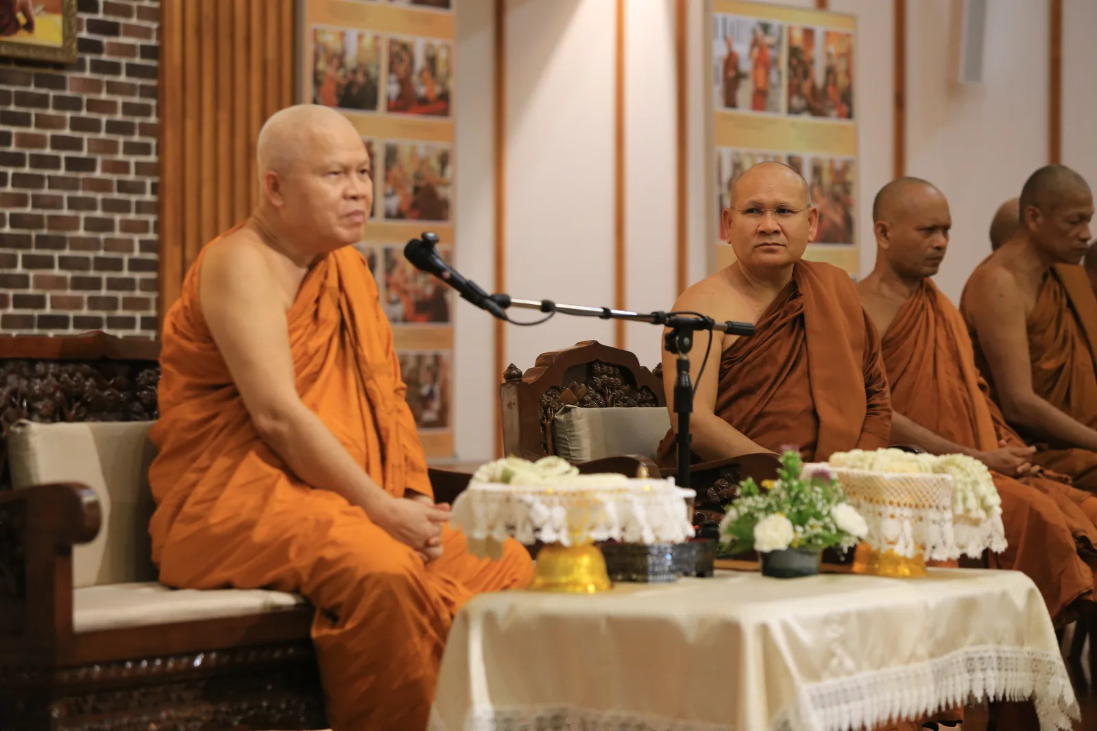 ประมวลภาพบรรยากาศ พิธีสรงน้ำท่านพระอาจารย์ในงานมุทิตาสักการะอายุวัฒนมงคล ๕๖ ปี