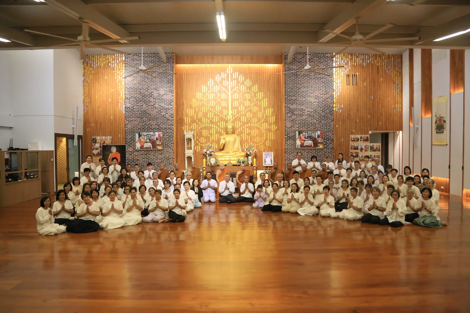ประมวลภาพบรรยากาศ พิธีสรงน้ำท่านพระอาจารย์ในงานมุทิตาสักการะอายุวัฒนมงคล ๕๖ ปี