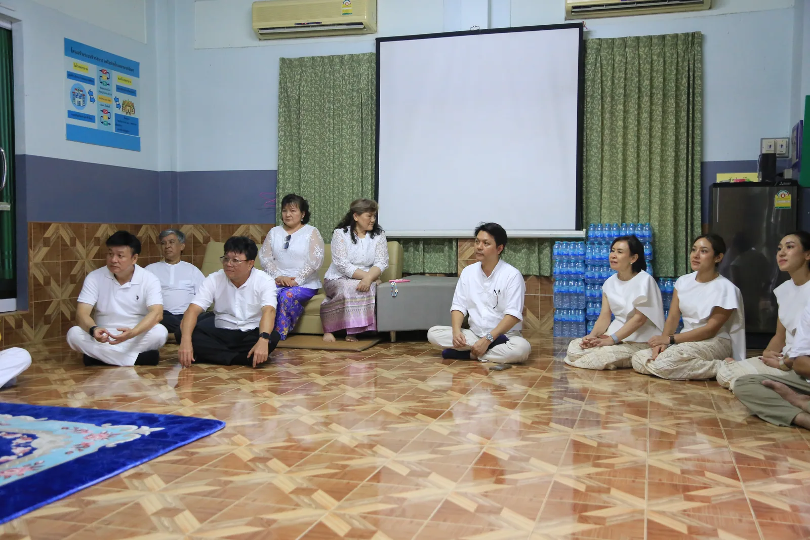 ประมวลภาพบรรยากาศ พิธีสรงน้ำท่านพระอาจารย์ในงานมุทิตาสักการะอายุวัฒนมงคล ๕๖ ปี