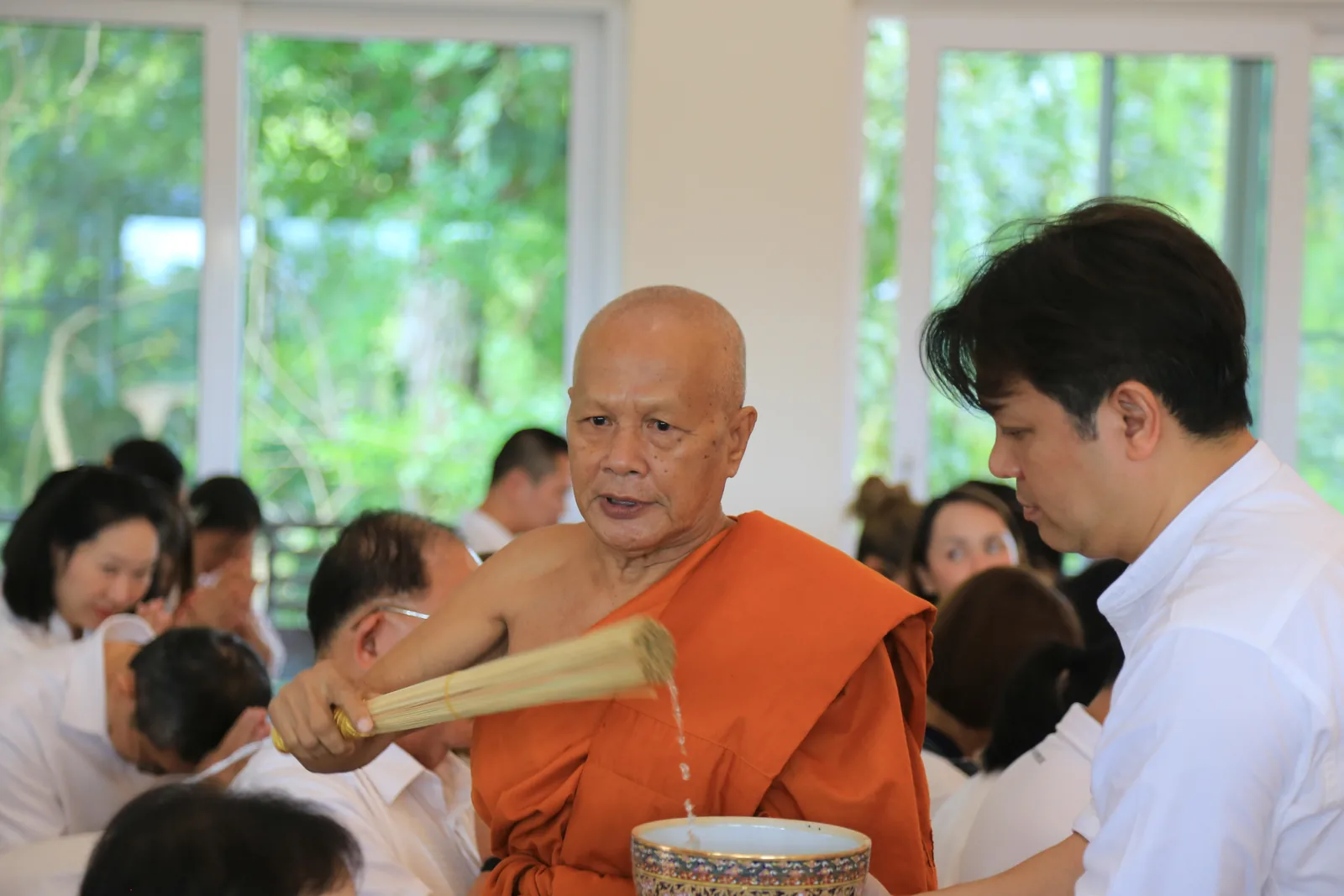ประมวลภาพบรรยากาศ พิธีสรงน้ำท่านพระอาจารย์ในงานมุทิตาสักการะอายุวัฒนมงคล ๕๖ ปี