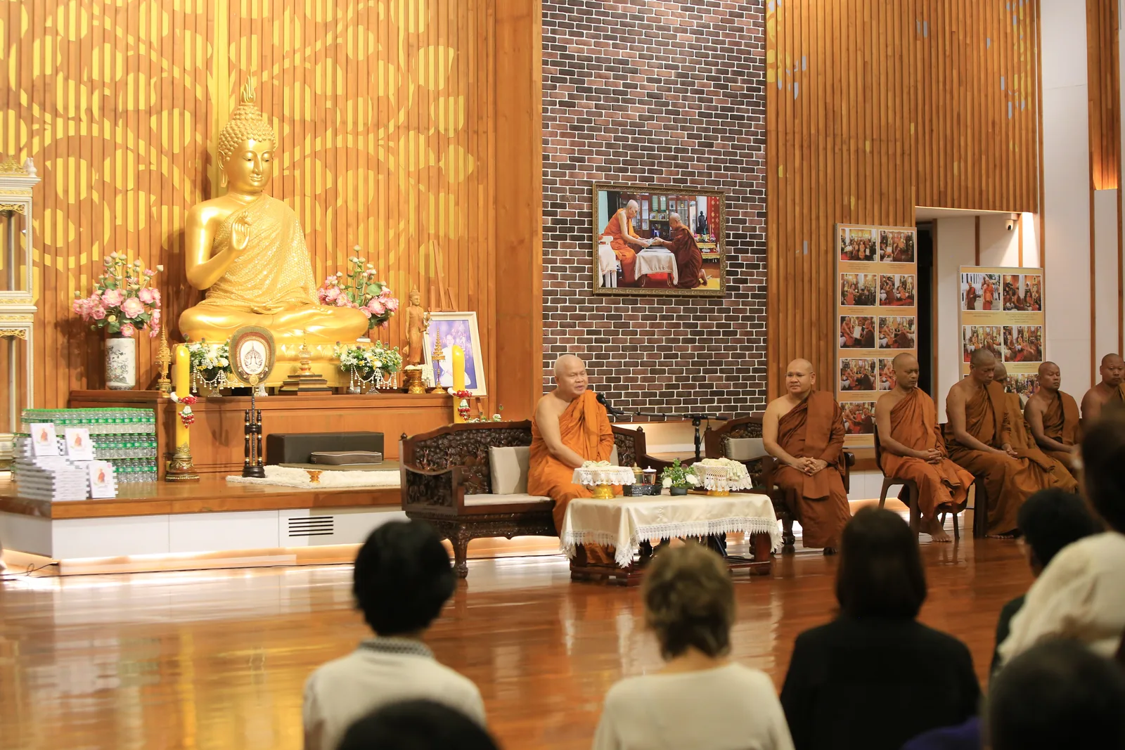 ประมวลภาพบรรยากาศ พิธีสรงน้ำท่านพระอาจารย์ในงานมุทิตาสักการะอายุวัฒนมงคล ๕๖ ปี