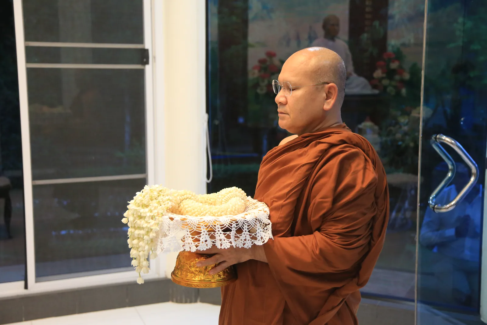 ประมวลภาพบรรยากาศ พิธีสรงน้ำท่านพระอาจารย์ในงานมุทิตาสักการะอายุวัฒนมงคล ๕๖ ปี